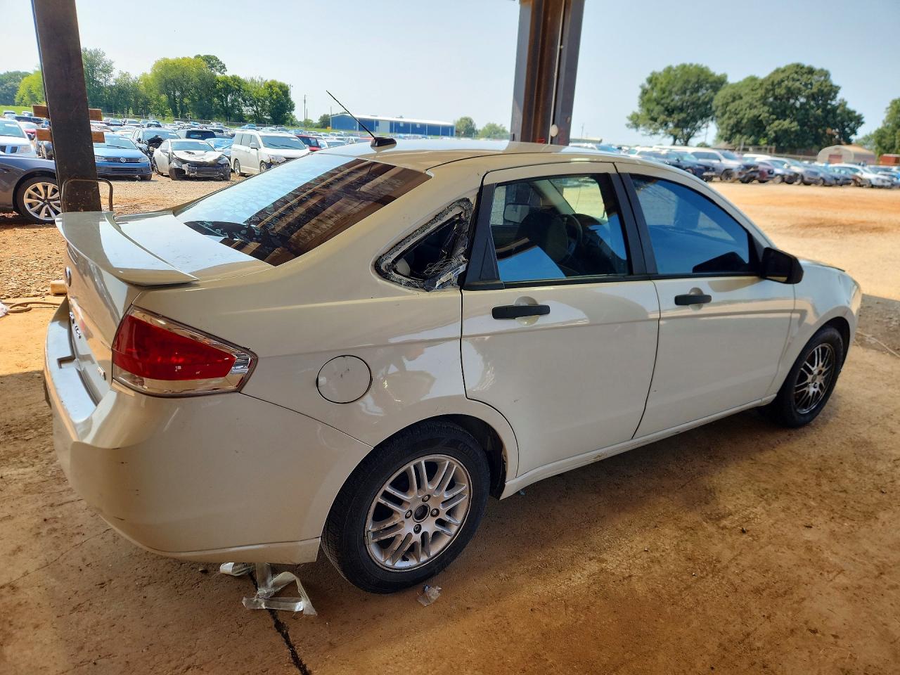 2010 Ford Focus Se White vin: 1FAHP3FNXAW150673
