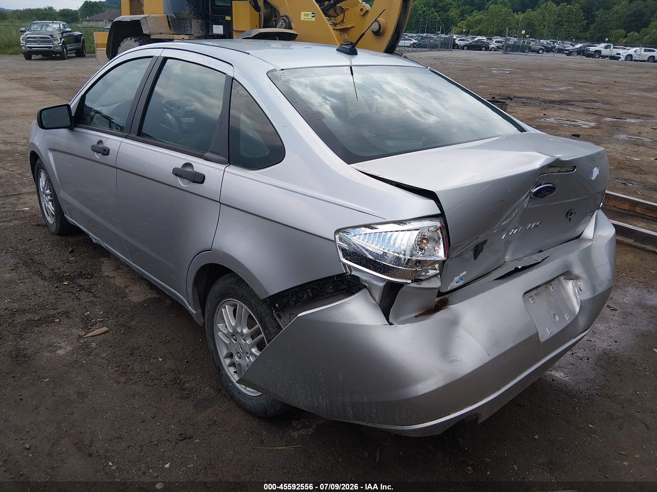 2010 Ford Focus Se Silver vin: 1FAHP3FNXAW202268