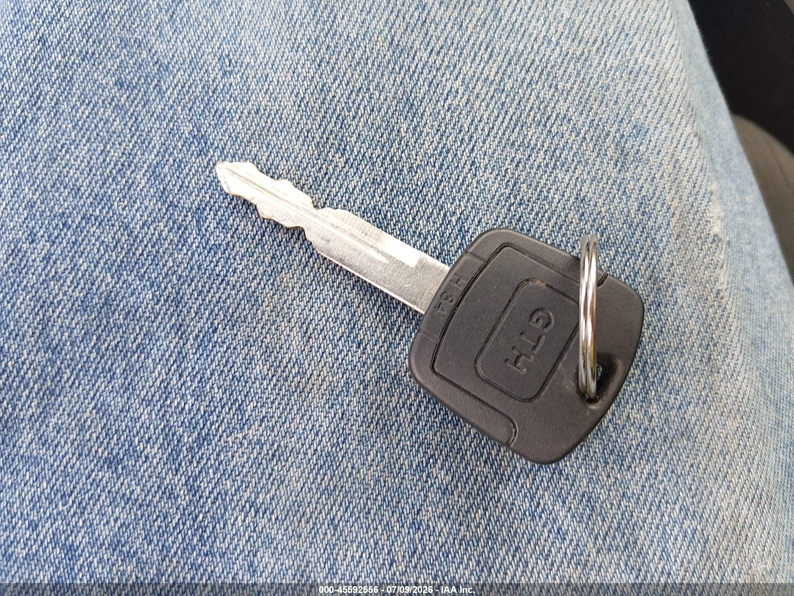 2010 Ford Focus Se Silver vin: 1FAHP3FNXAW202268