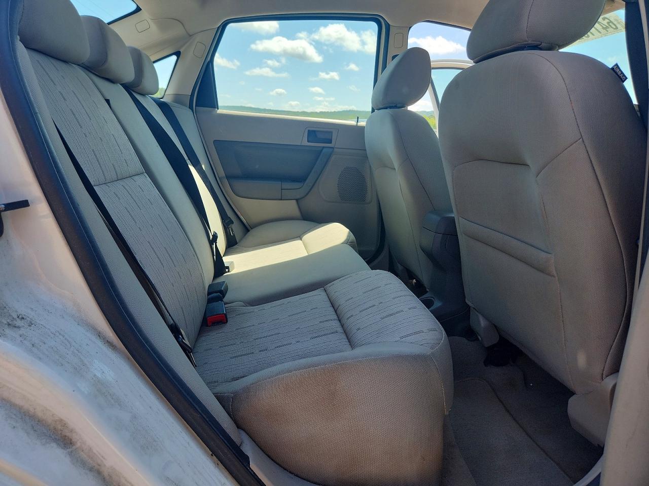 2010 Ford Focus Se White vin: 1FAHP3FNXAW202786