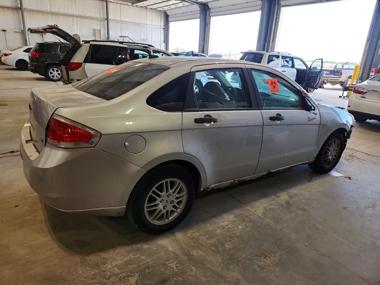 2010 Ford Focus Se Silver vin: 1FAHP3FNXAW237103