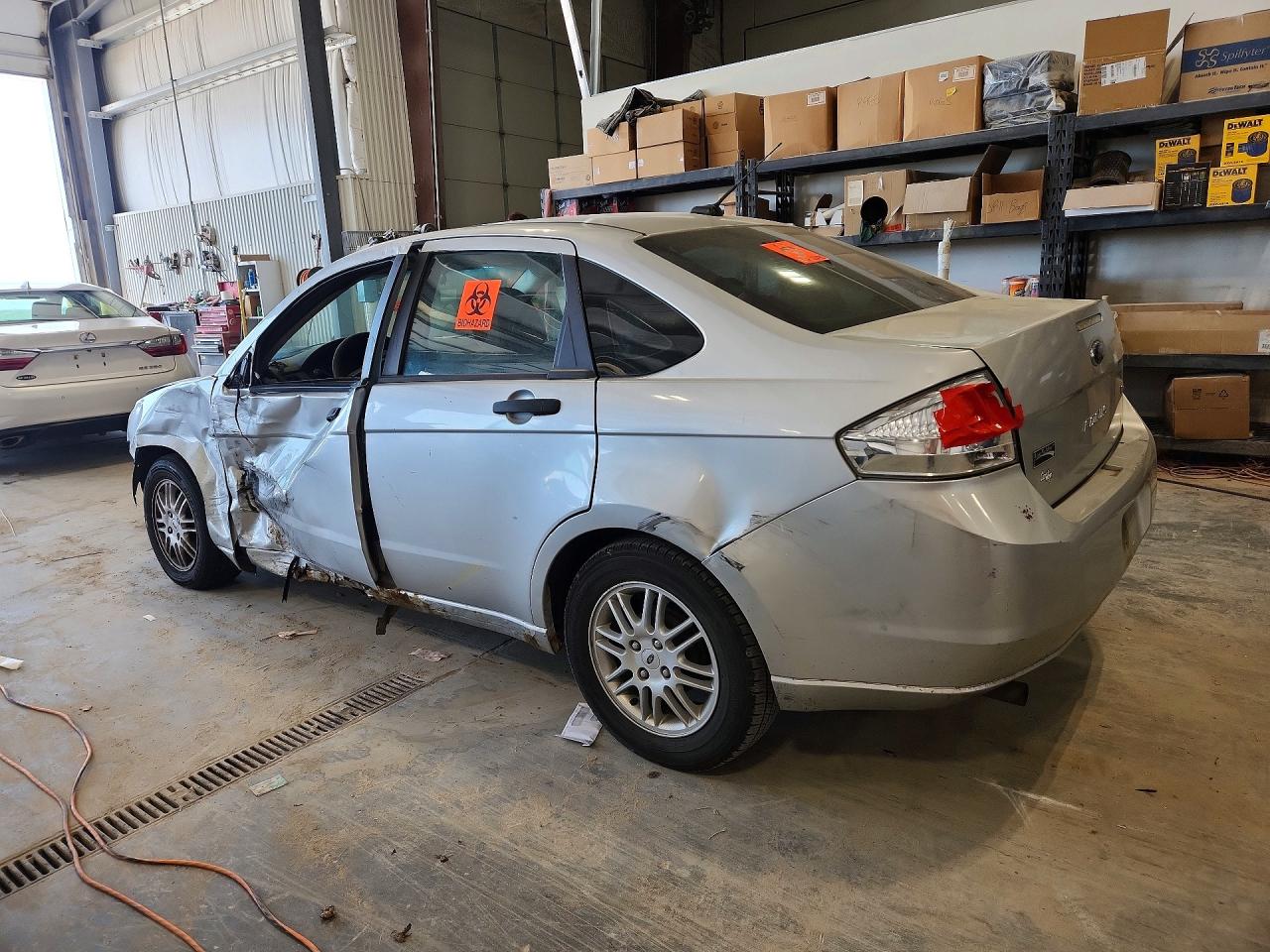 2010 Ford Focus Se Silver vin: 1FAHP3FNXAW237103