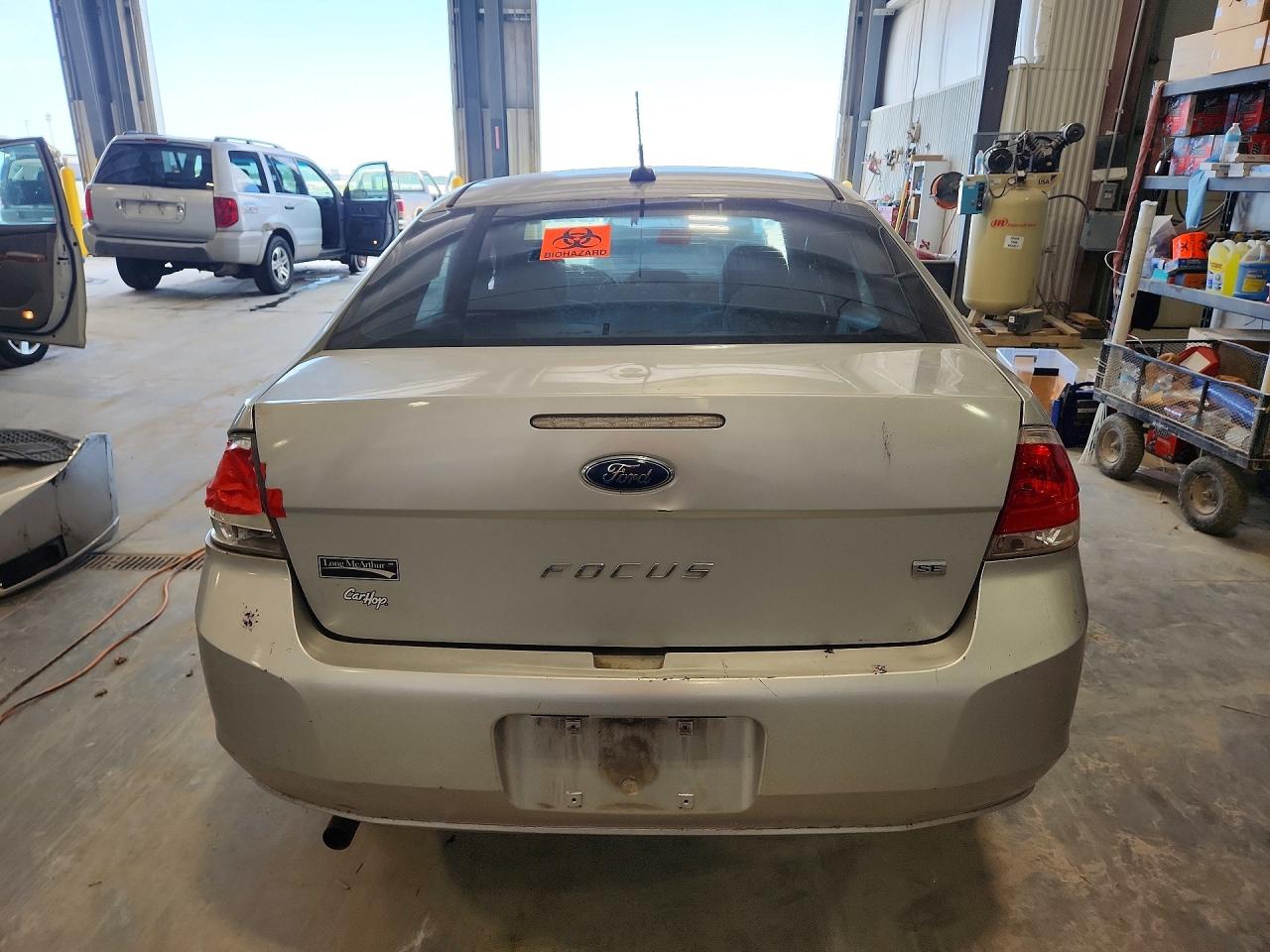 2010 Ford Focus Se Silver vin: 1FAHP3FNXAW237103