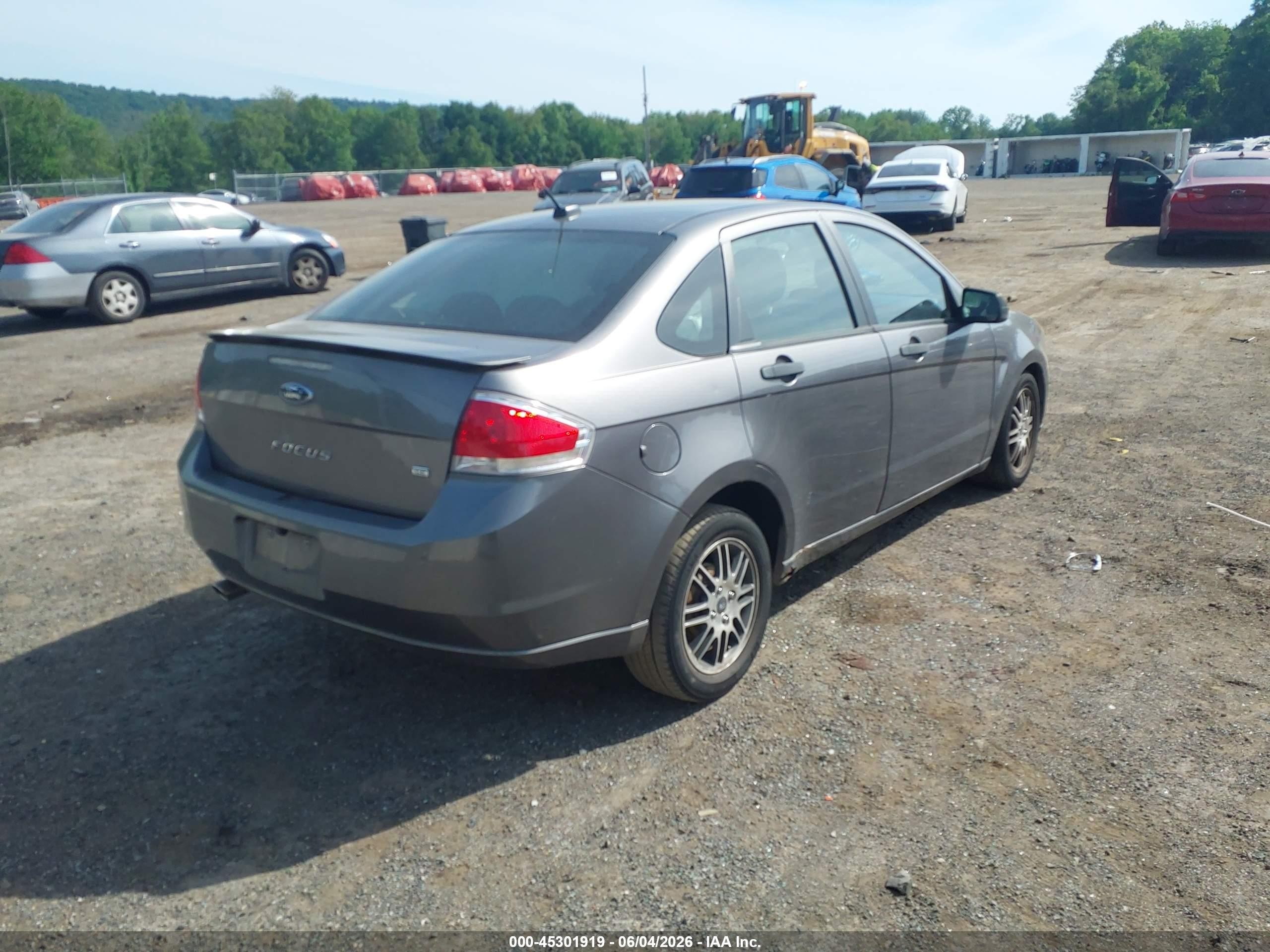 2010 Ford Focus Se Silver vin: 1FAHP3FNXAW250353