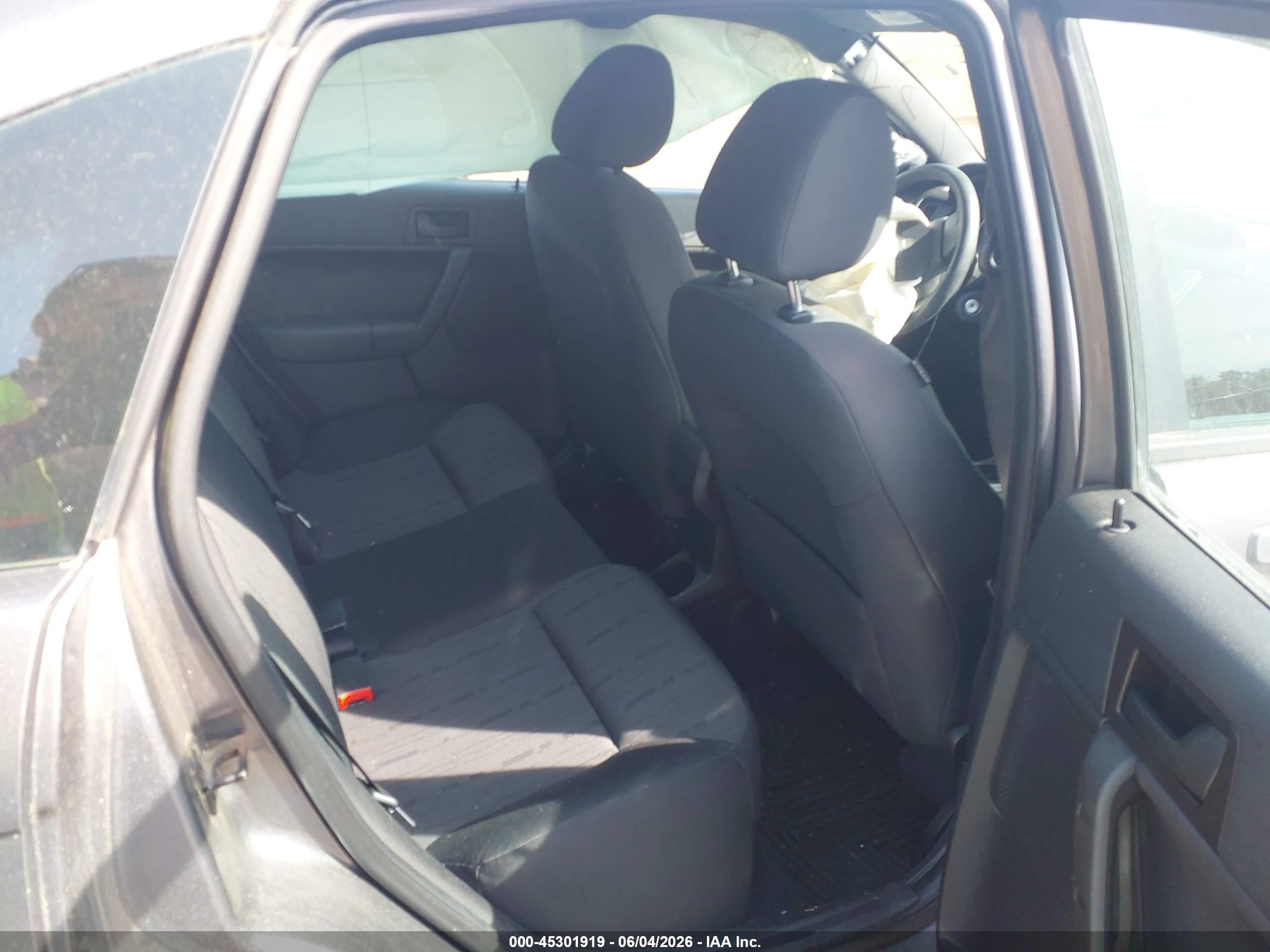 2010 Ford Focus Se Silver vin: 1FAHP3FNXAW250353