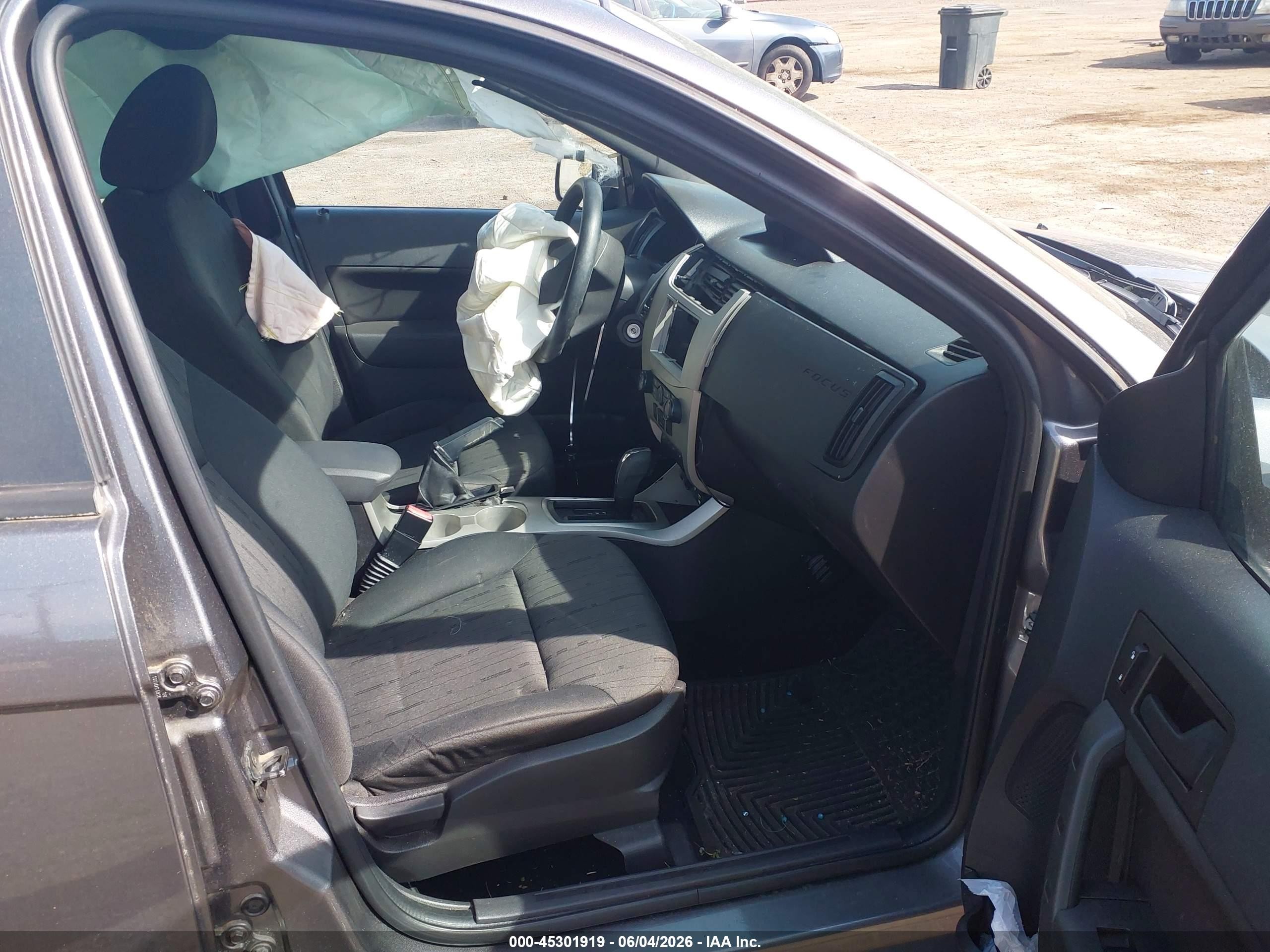 2010 Ford Focus Se Silver vin: 1FAHP3FNXAW250353
