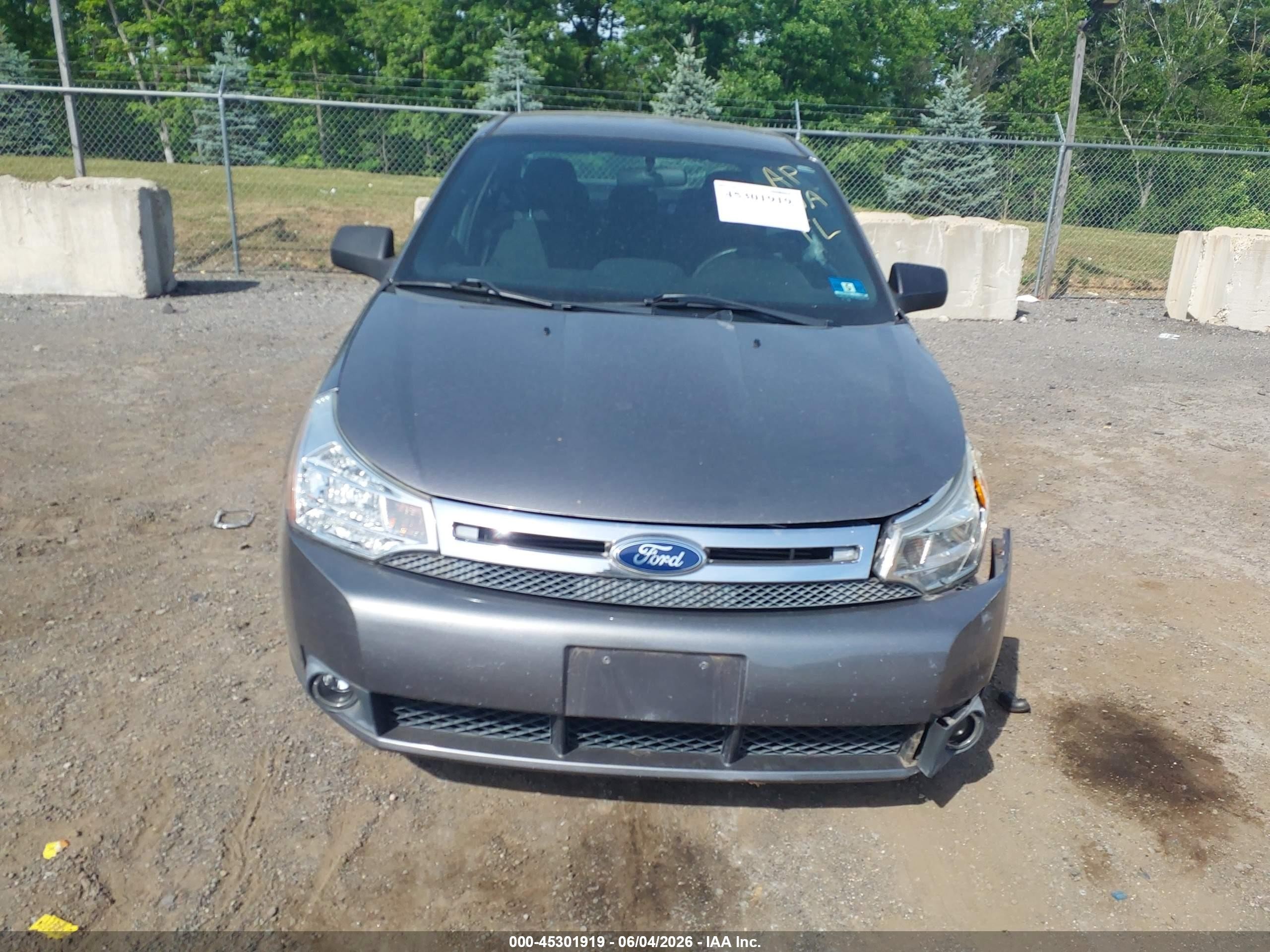 2010 Ford Focus Se Silver vin: 1FAHP3FNXAW250353