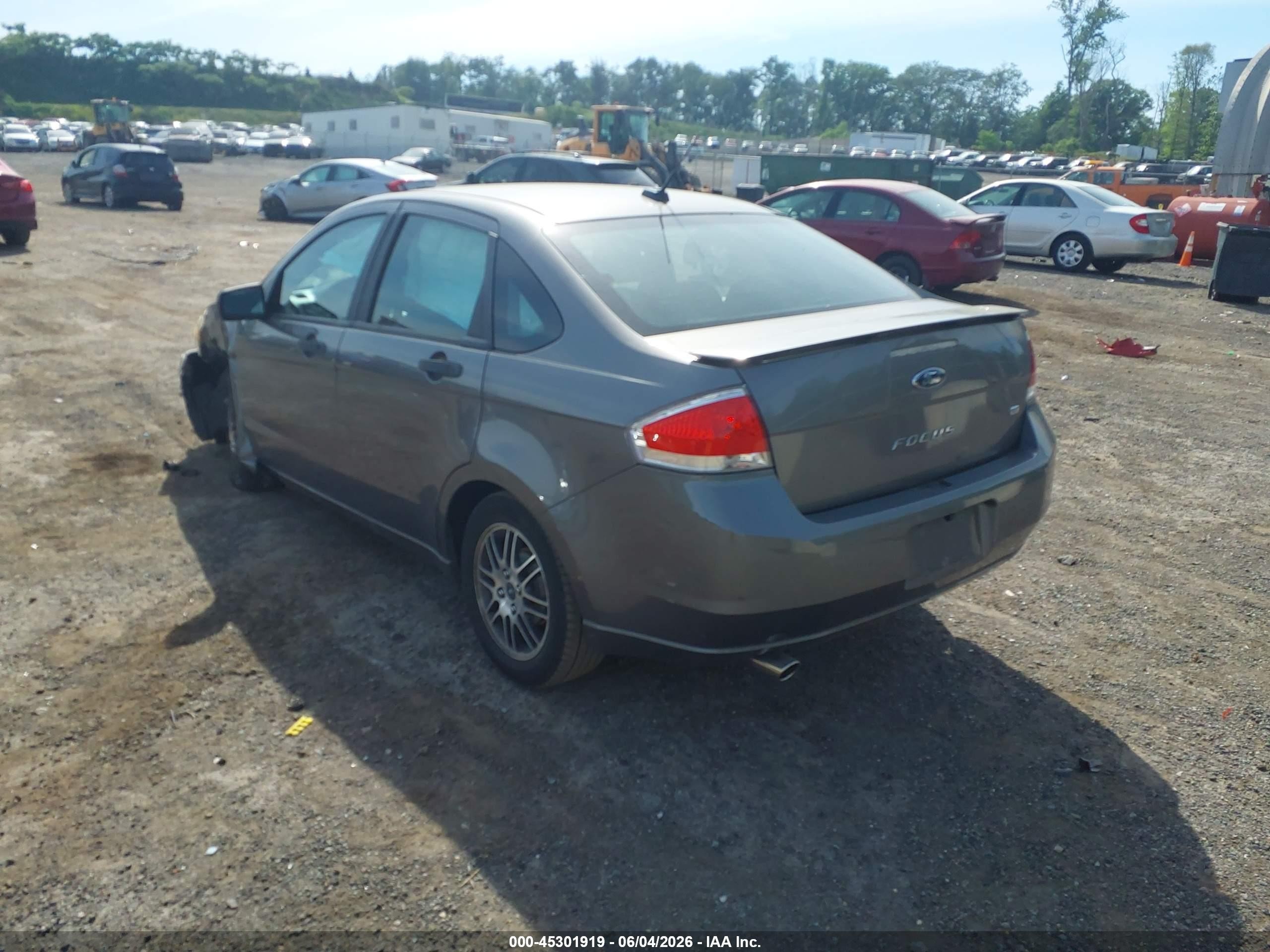 2010 Ford Focus Se Silver vin: 1FAHP3FNXAW250353