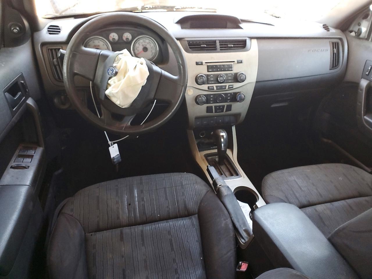 2010 Ford Focus 4d Se Silver vin: 1FAHP3FNXAW286656