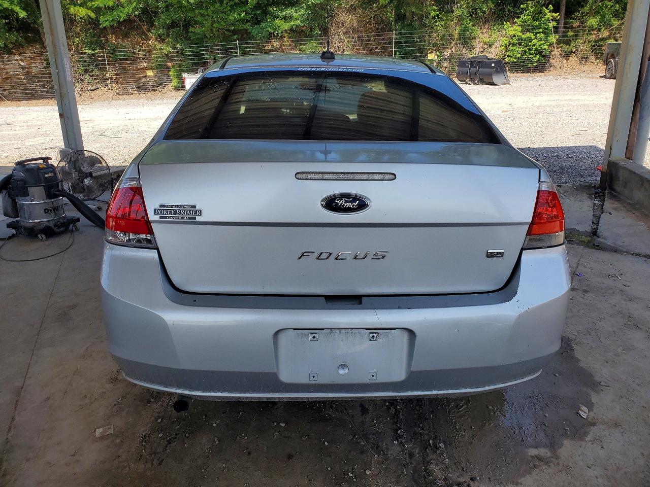 2010 Ford Focus 4d Se Silver vin: 1FAHP3FNXAW286656
