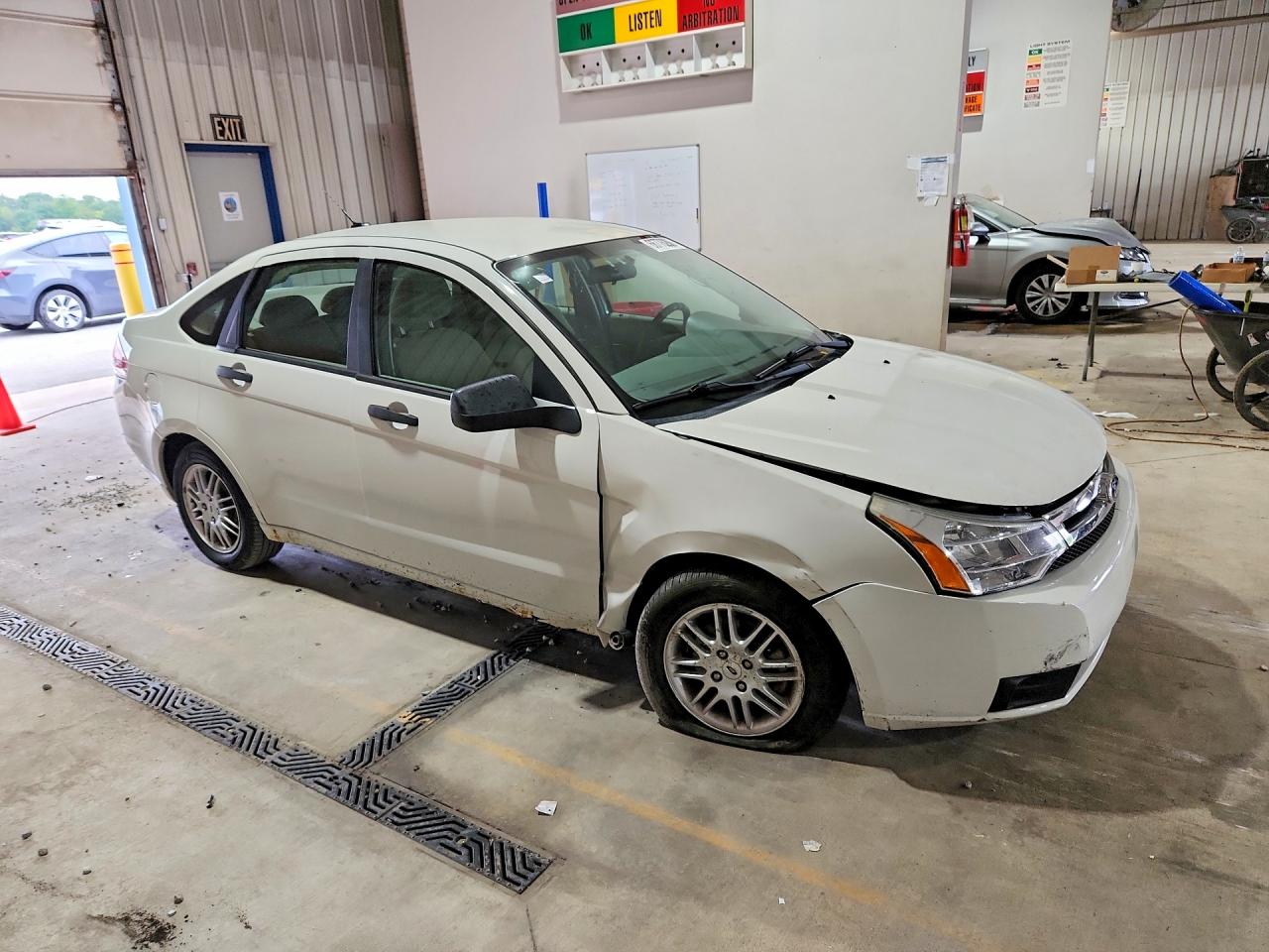 2010 Ford Focus Se White vin: 1FAHP3FNXAW288200