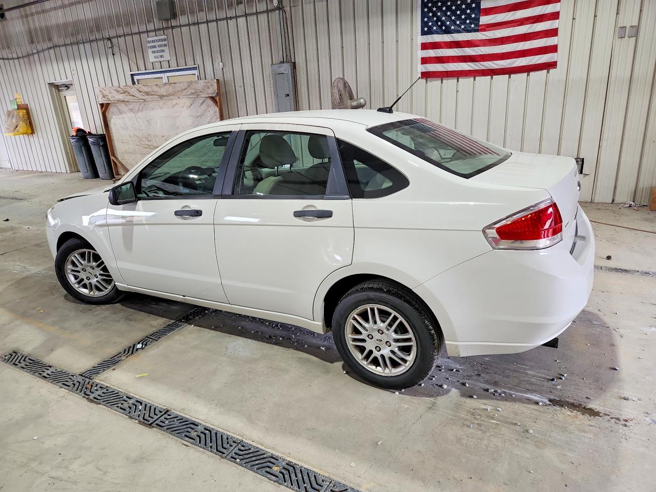 2010 Ford Focus Se White vin: 1FAHP3FNXAW288200