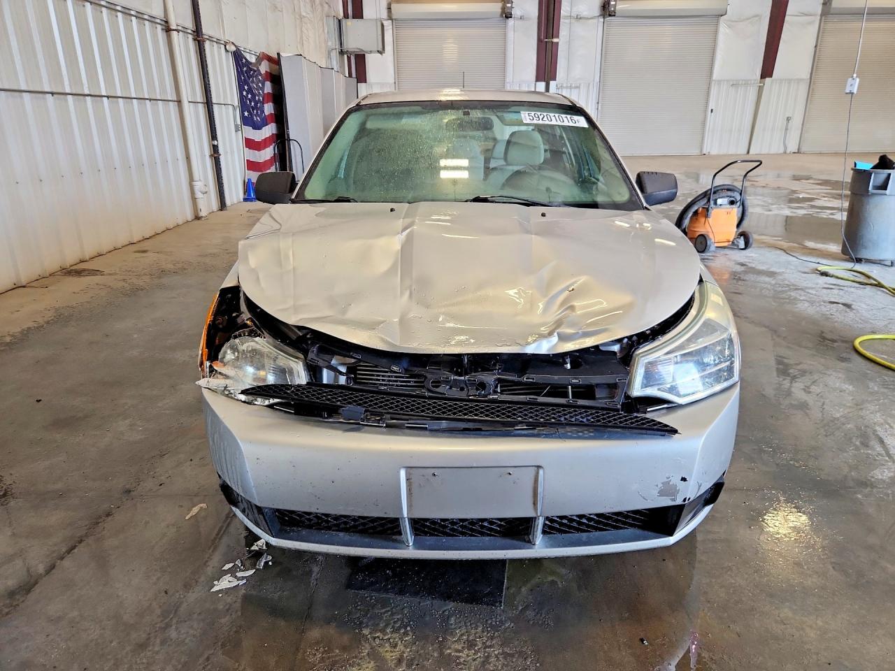 2010 Ford Focus Se Silver vin: 1FAHP3FNXAW291825