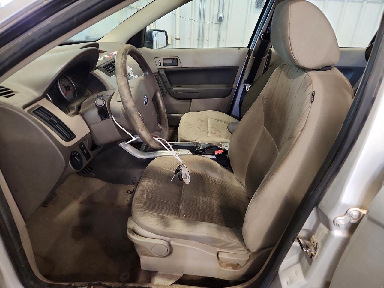 2010 Ford Focus Se Silver vin: 1FAHP3FNXAW291825