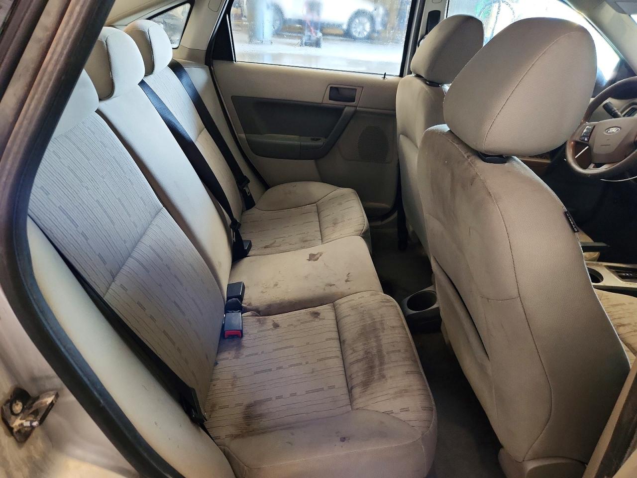 2010 Ford Focus Se Silver vin: 1FAHP3FNXAW291825