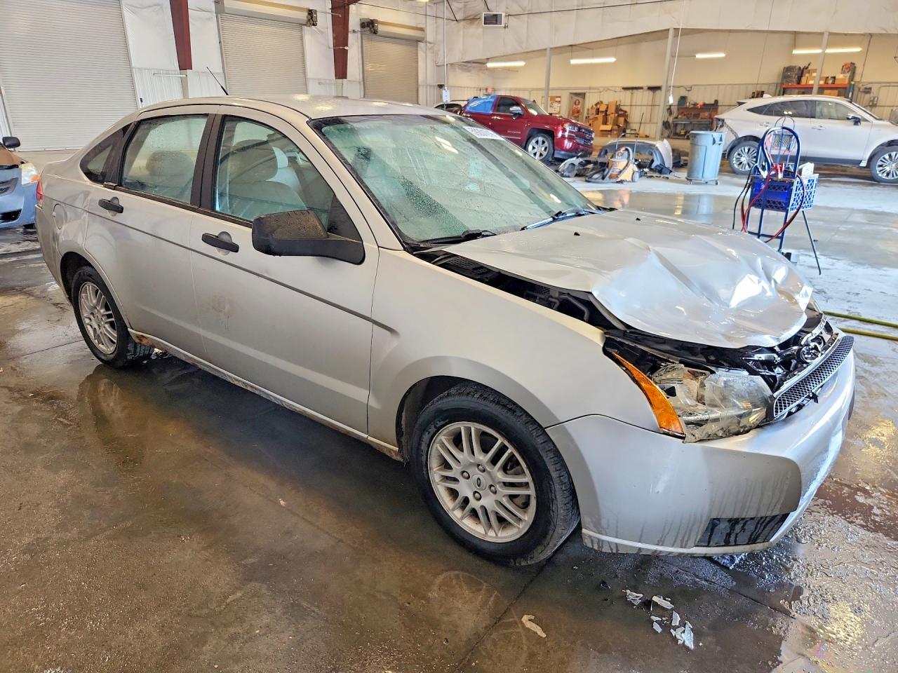 2010 Ford Focus Se Silver vin: 1FAHP3FNXAW291825