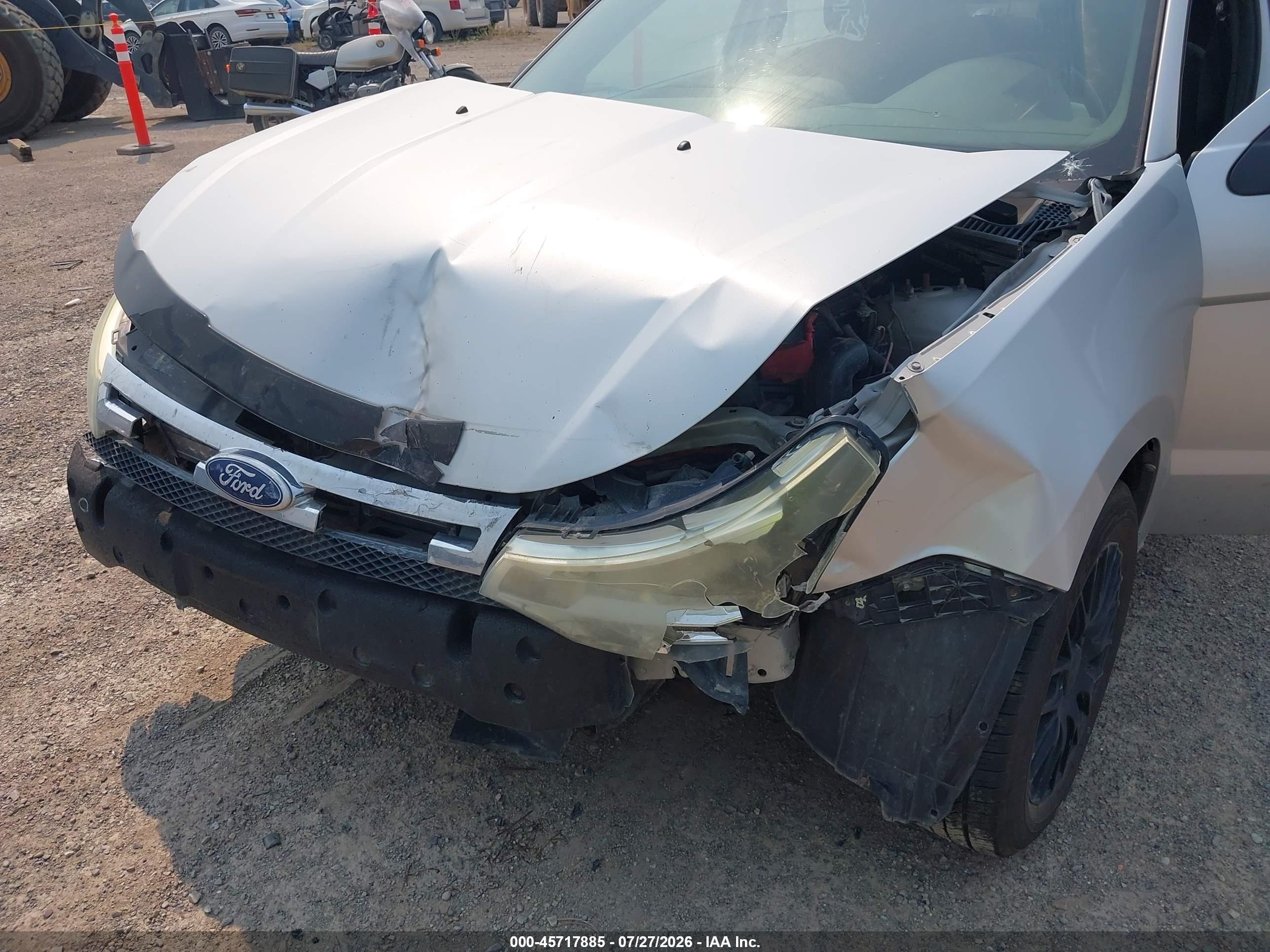 2010 Ford Focus Se Silver vin: 1FAHP3FNXAW296913