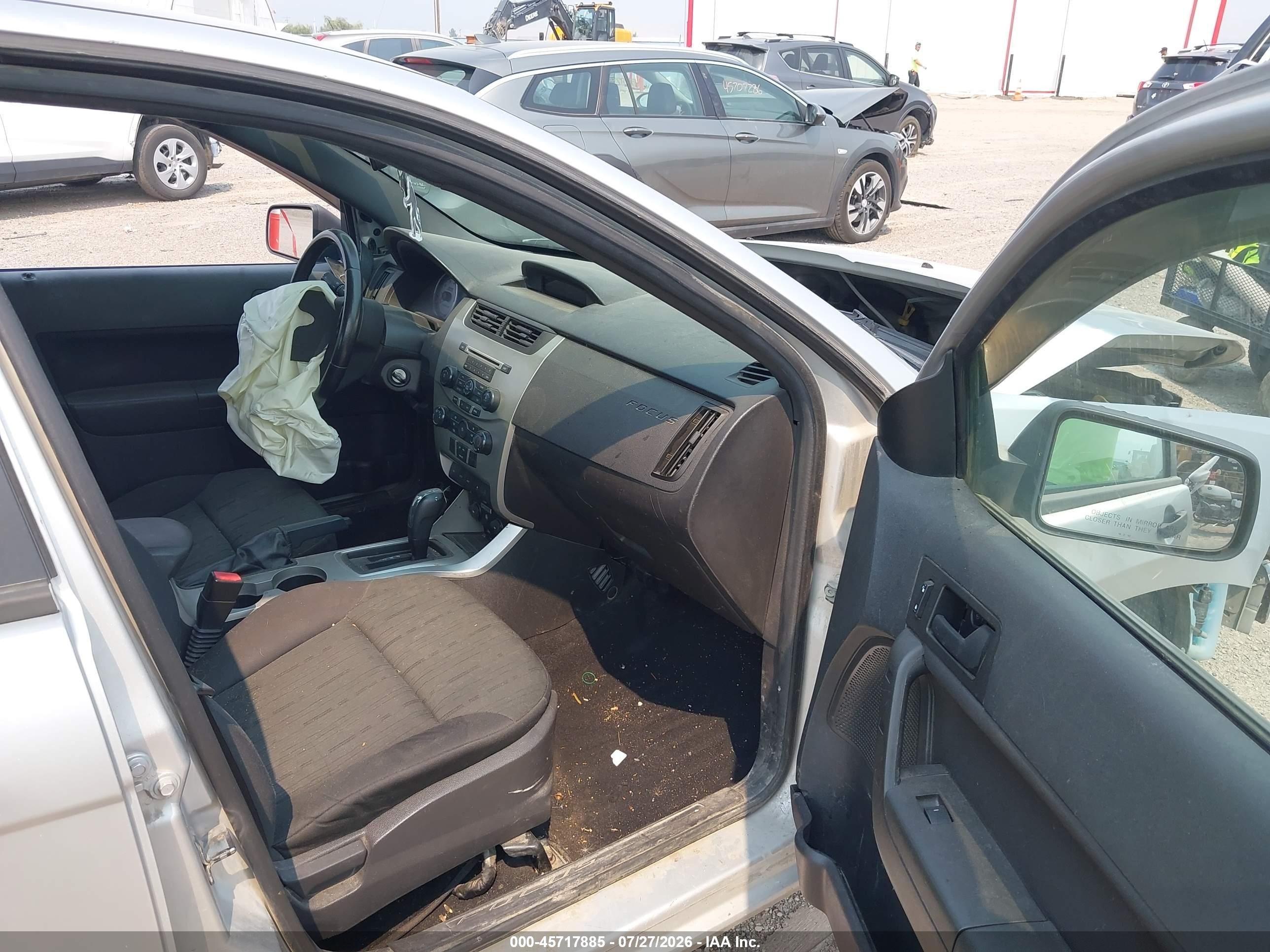 2010 Ford Focus Se Silver vin: 1FAHP3FNXAW296913
