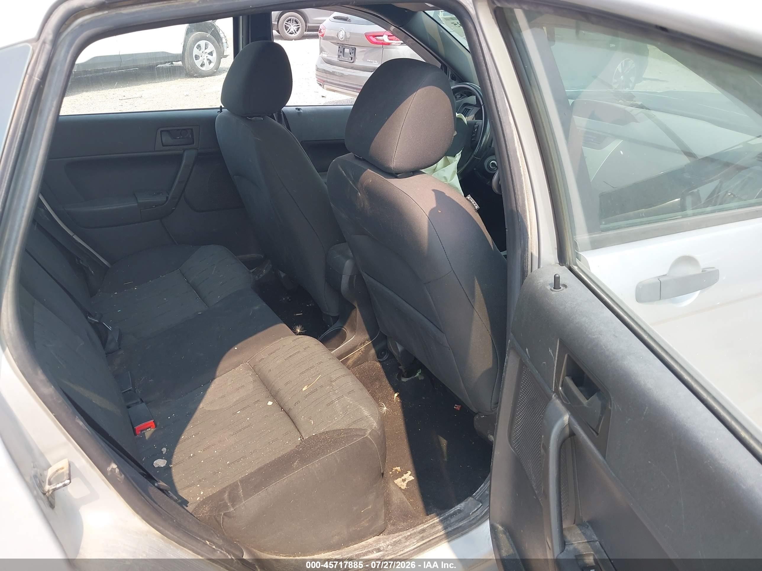 2010 Ford Focus Se Silver vin: 1FAHP3FNXAW296913
