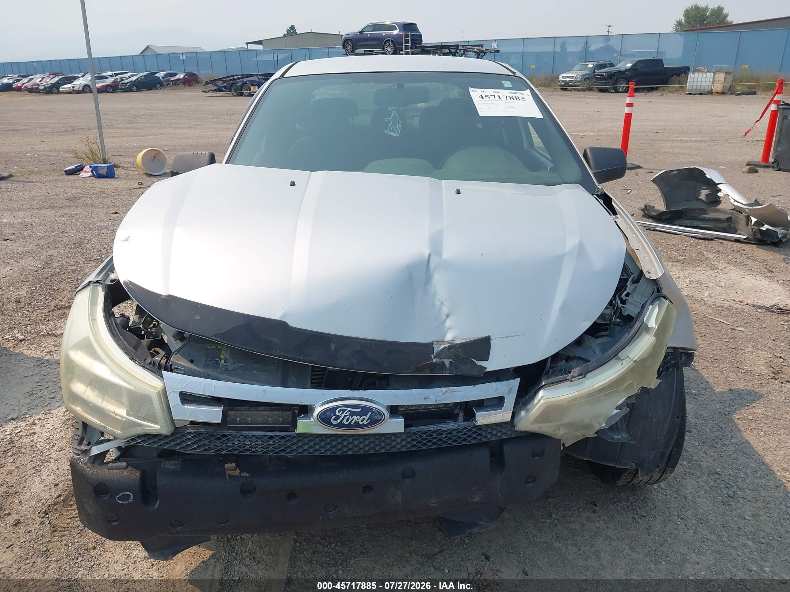 2010 Ford Focus Se Silver vin: 1FAHP3FNXAW296913