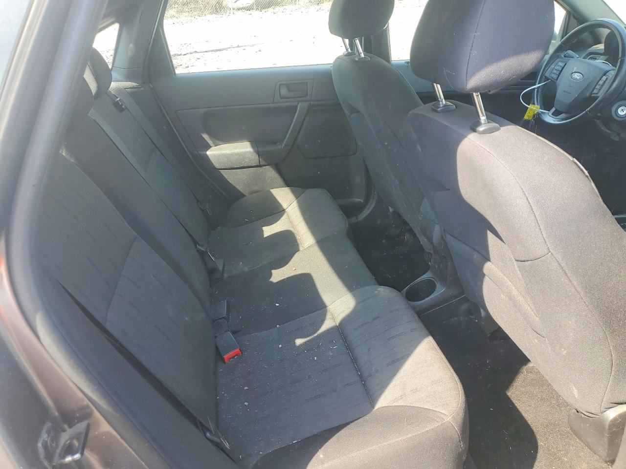 2011 Ford Focus Se White vin: 1FAHP3FNXBW100311