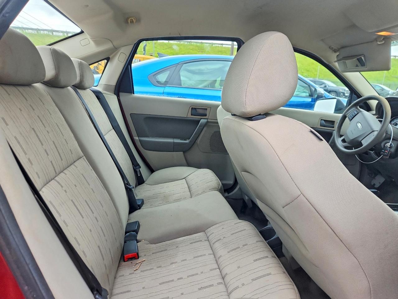 2011 Ford Focus Se Red vin: 1FAHP3FNXBW116251