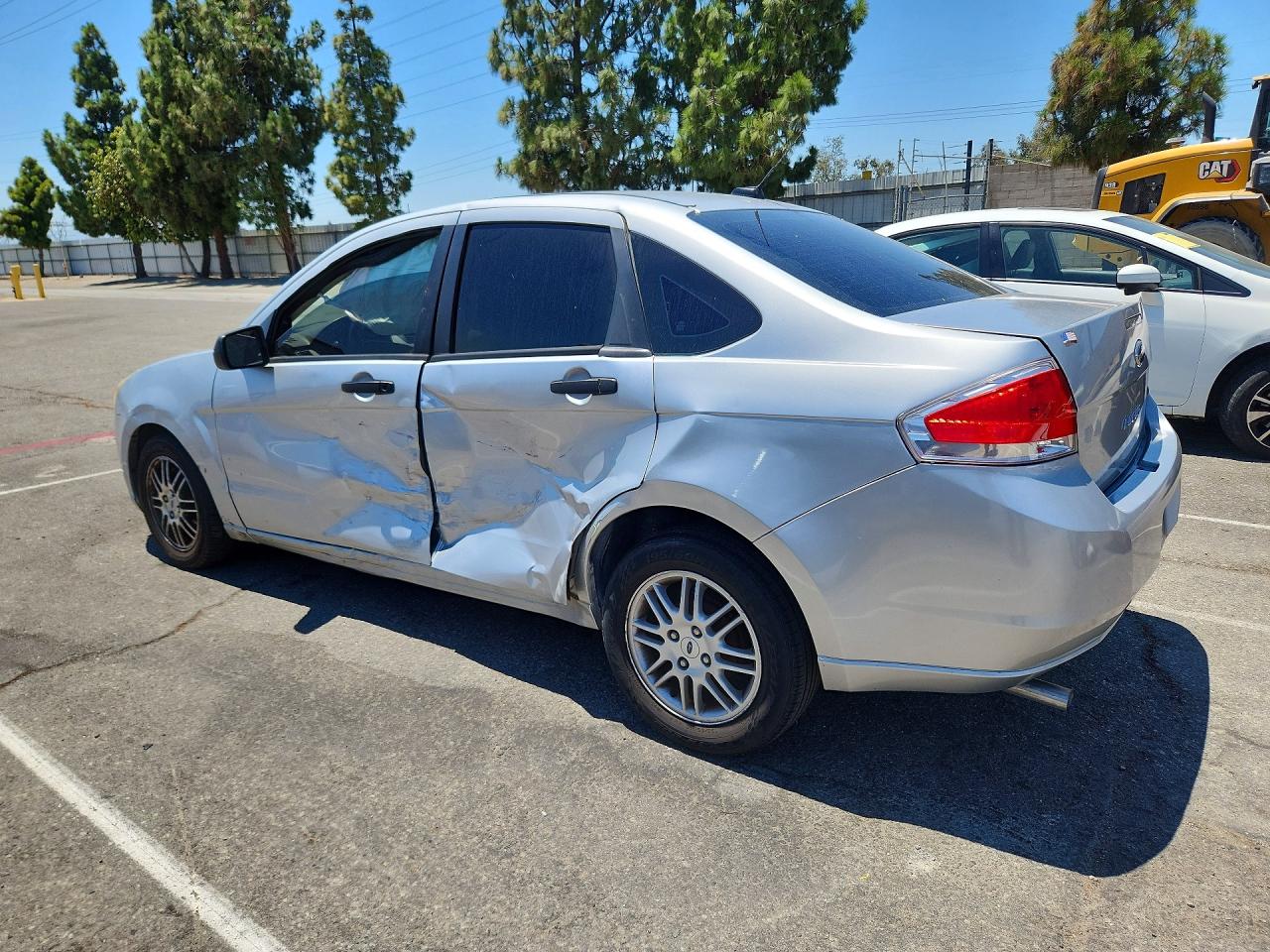 2011 Ford Focus Se Серебряный vin: 1FAHP3FNXBW118727