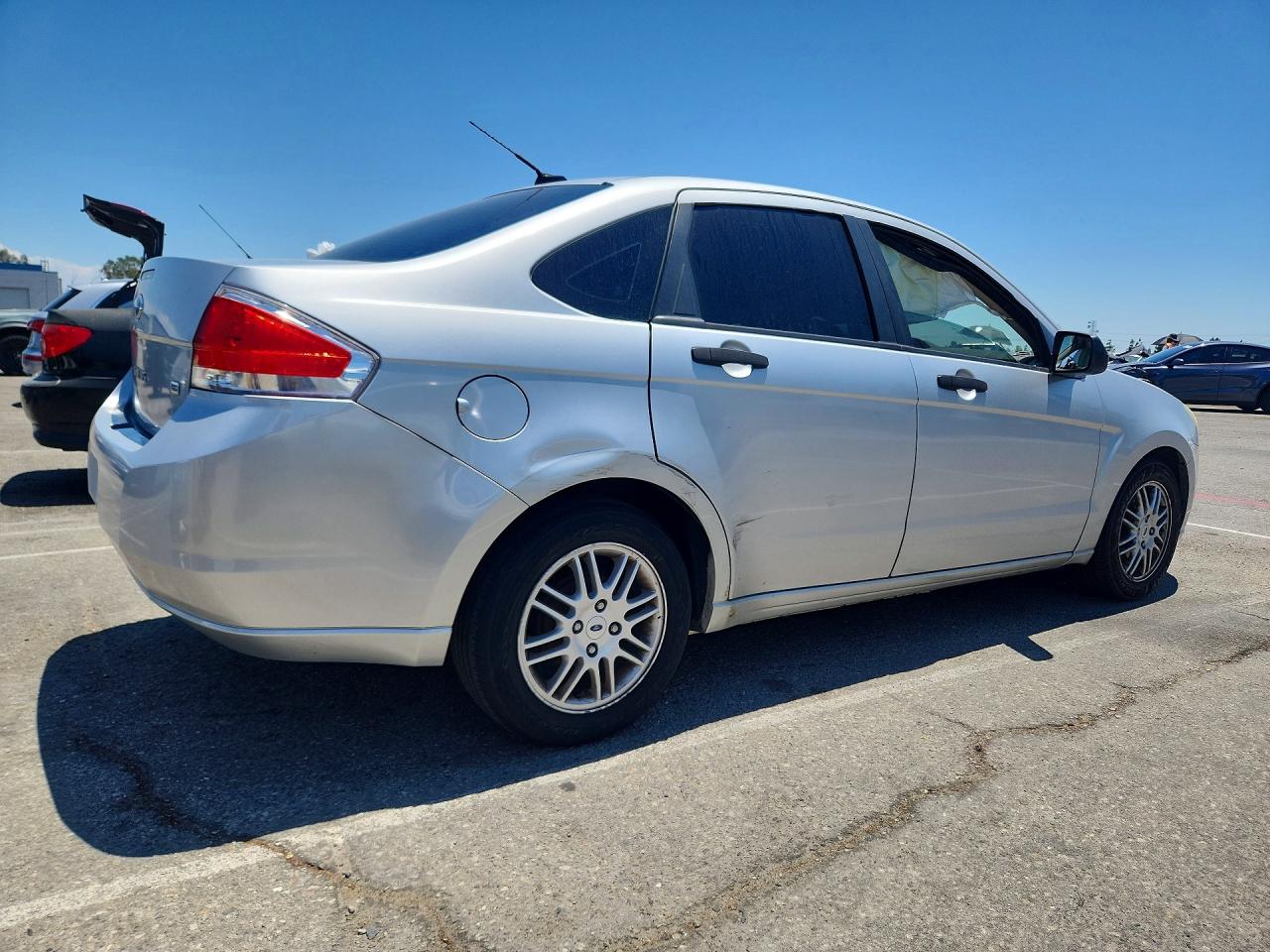 2011 Ford Focus Se Серебряный vin: 1FAHP3FNXBW118727