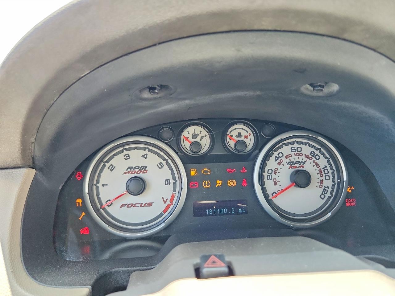 2011 Ford Focus Se Серебряный vin: 1FAHP3FNXBW118727