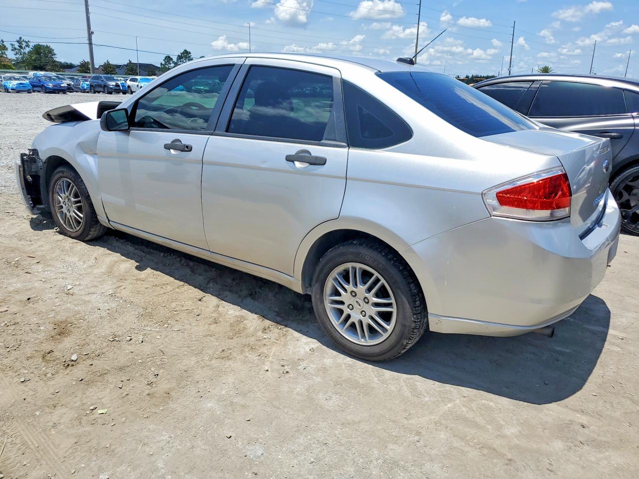 2011 Ford Focus Se Silver vin: 1FAHP3FNXBW120123