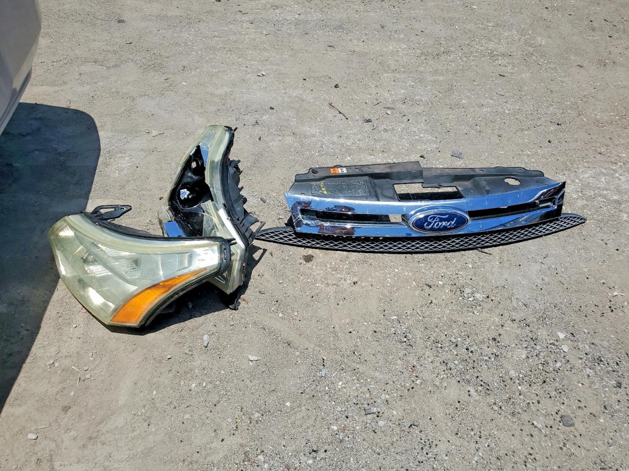 2011 Ford Focus Se Silver vin: 1FAHP3FNXBW120123