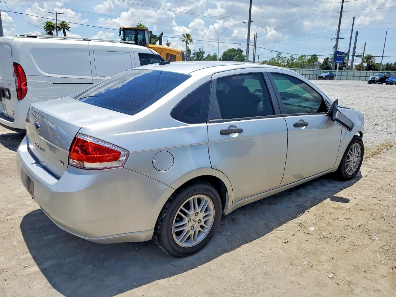 2011 Ford Focus Se Silver vin: 1FAHP3FNXBW120123