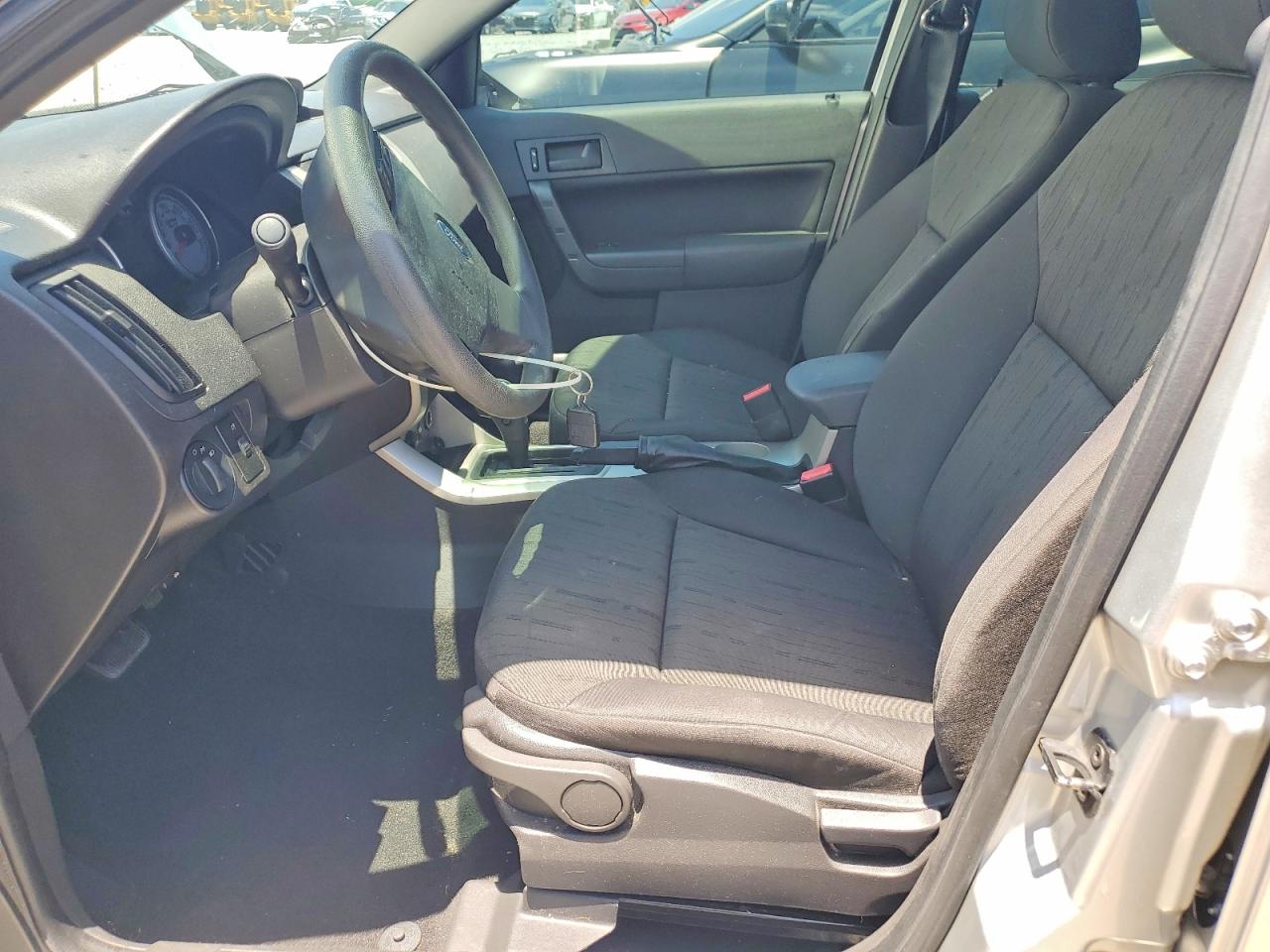 2011 Ford Focus Se Silver vin: 1FAHP3FNXBW120123
