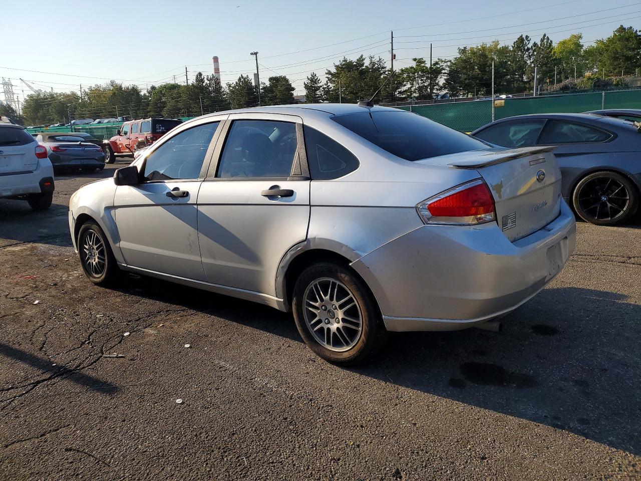 2011 Ford Focus Se Silver vin: 1FAHP3FNXBW165949