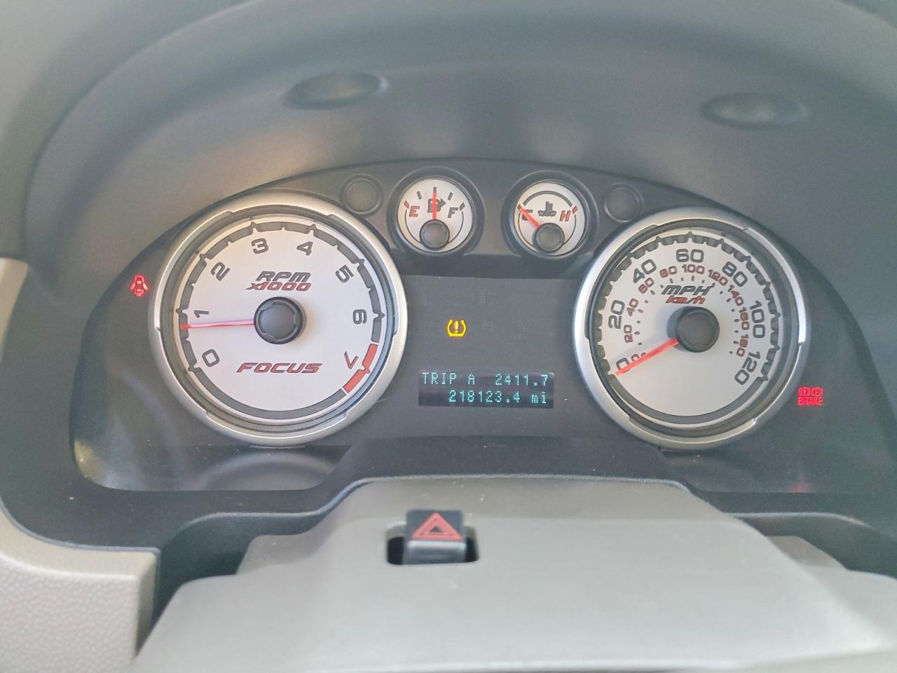 2011 Ford Focus Se Silver vin: 1FAHP3FNXBW165949