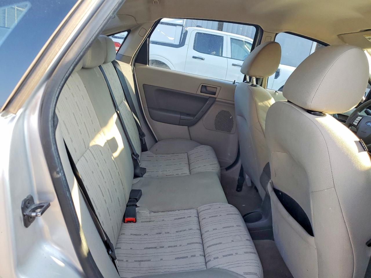 2011 Ford Focus Se Silver vin: 1FAHP3FNXBW165949