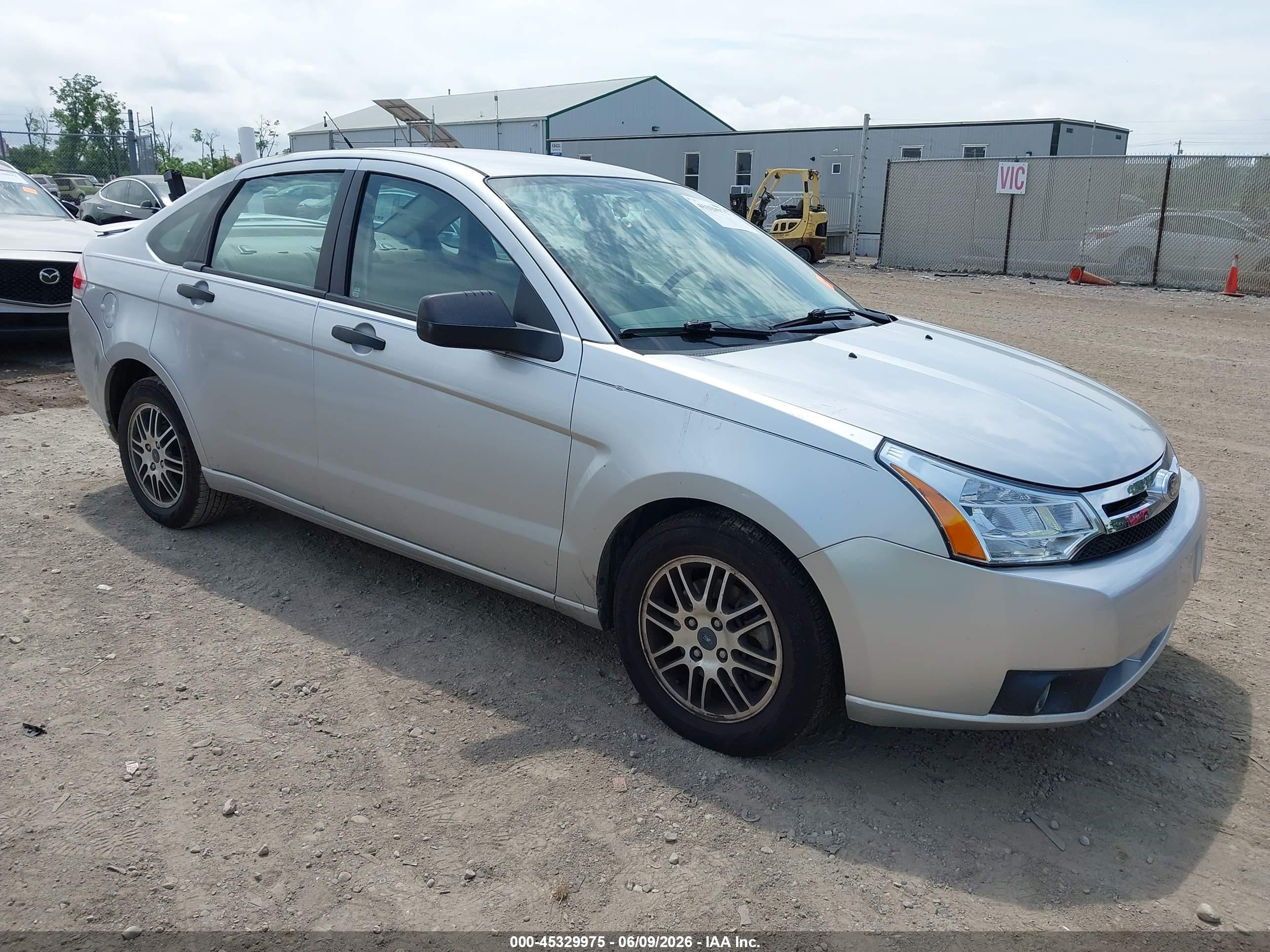 2011 Ford Focus Se Серебряный vin: 1FAHP3FNXBW195193