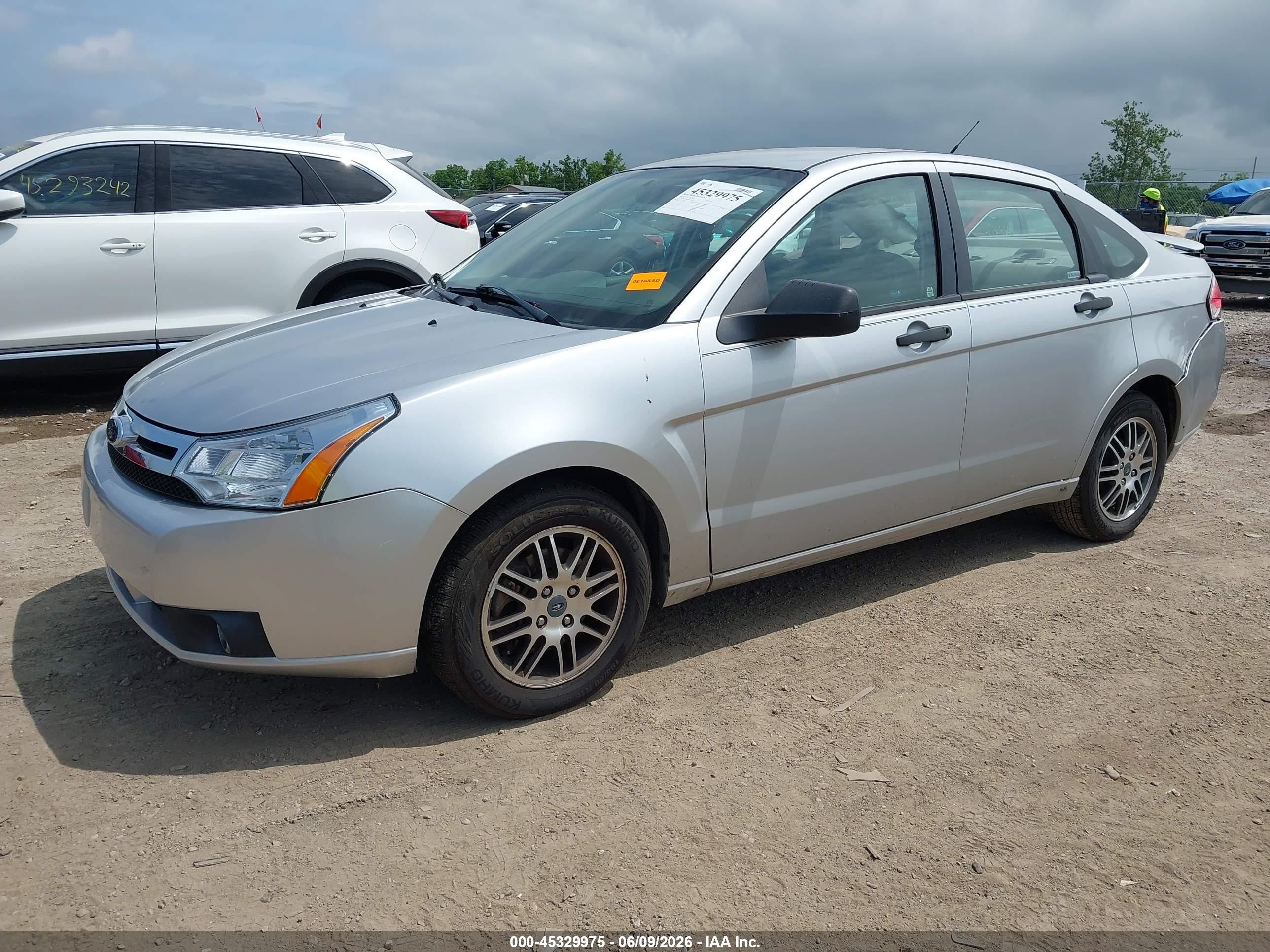 2011 Ford Focus Se Silver vin: 1FAHP3FNXBW195193