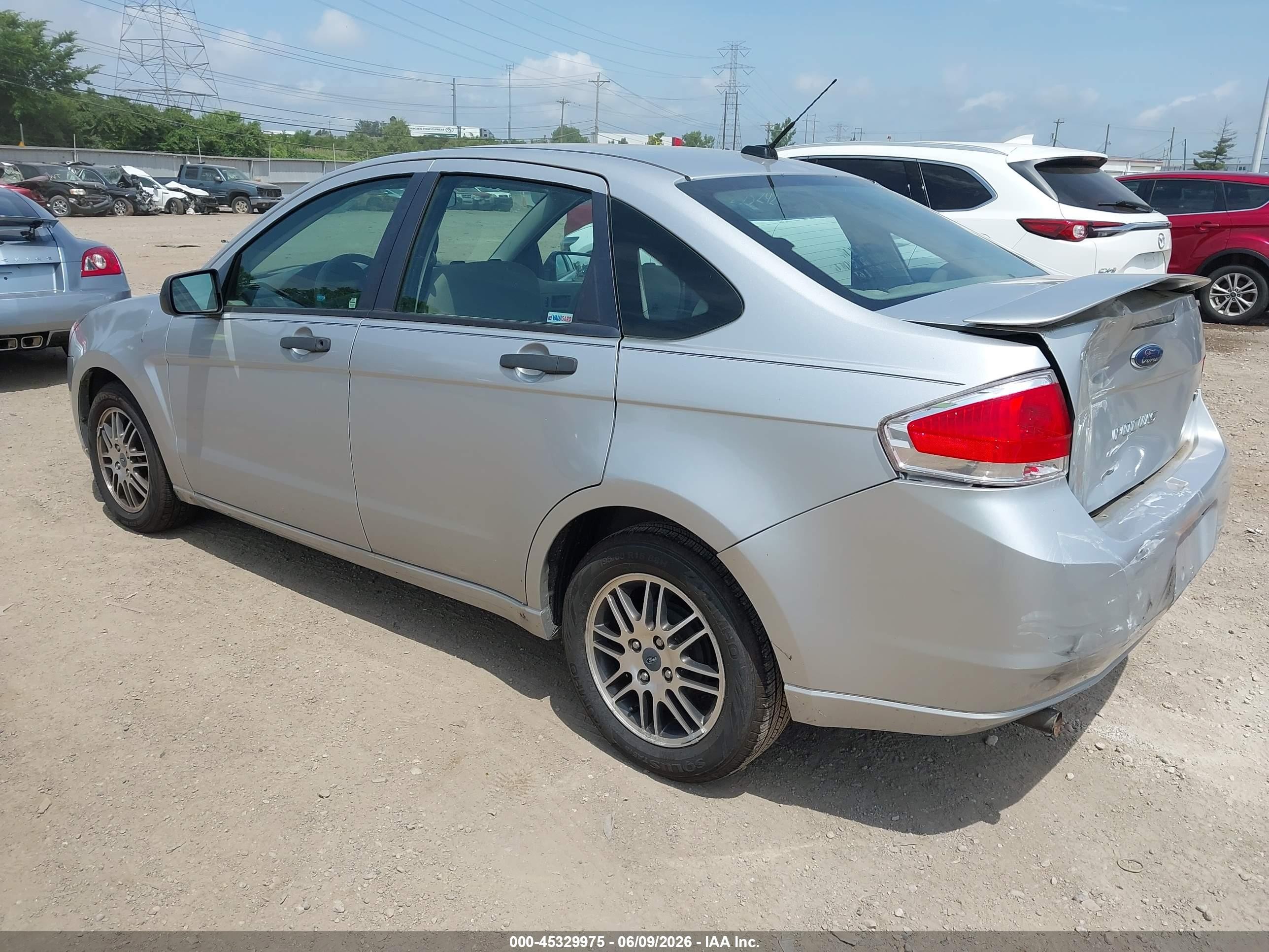 2011 Ford Focus Se Silver vin: 1FAHP3FNXBW195193