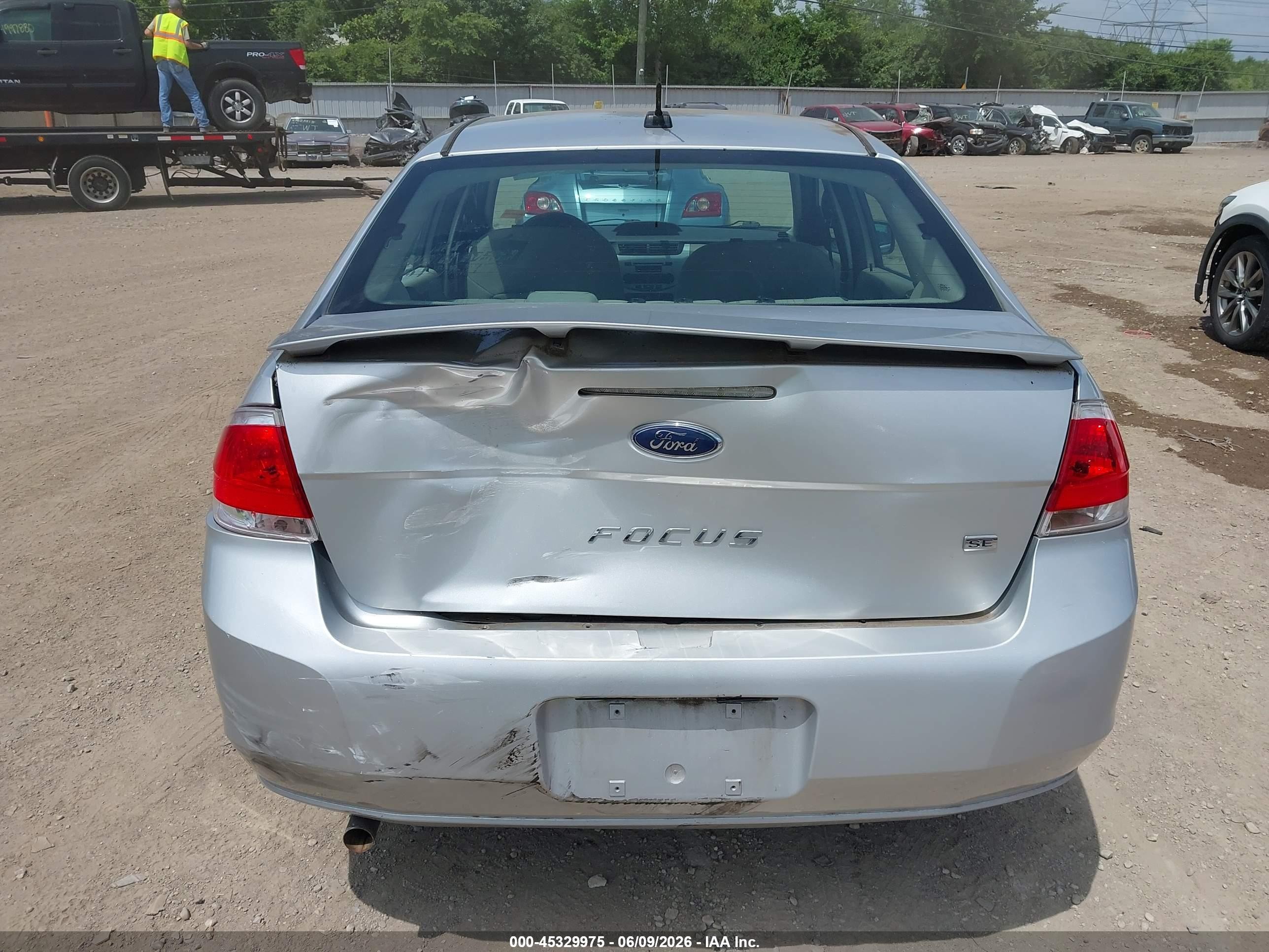 2011 Ford Focus Se Silver vin: 1FAHP3FNXBW195193