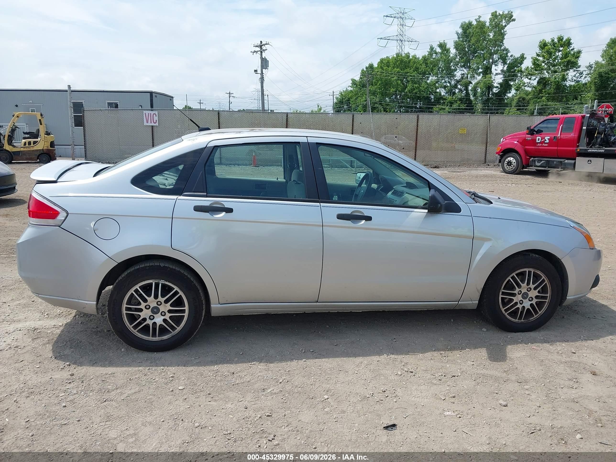 2011 Ford Focus Se Silver vin: 1FAHP3FNXBW195193
