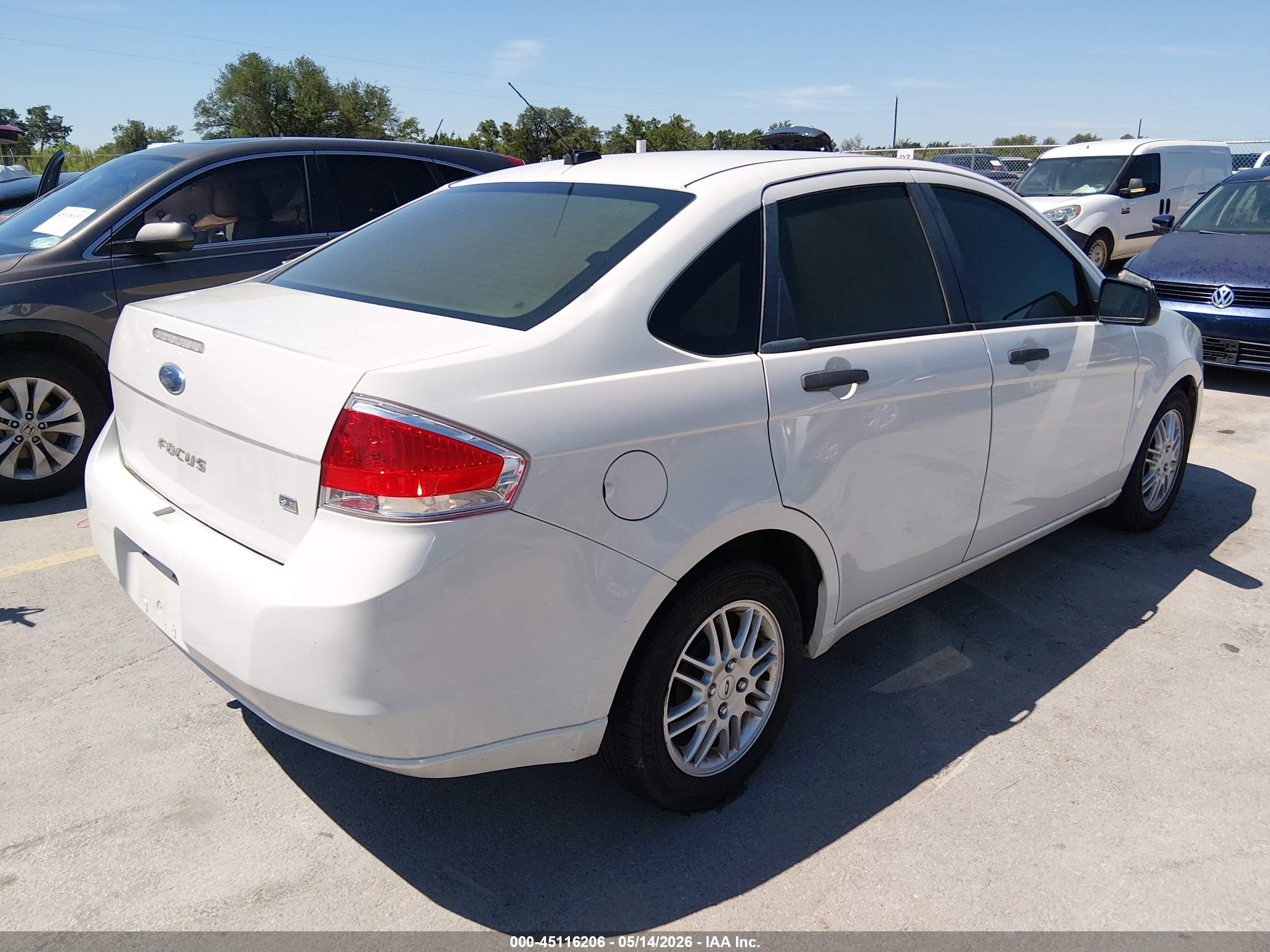 2011 Ford Focus Se White vin: 1FAHP3FNXBW202093