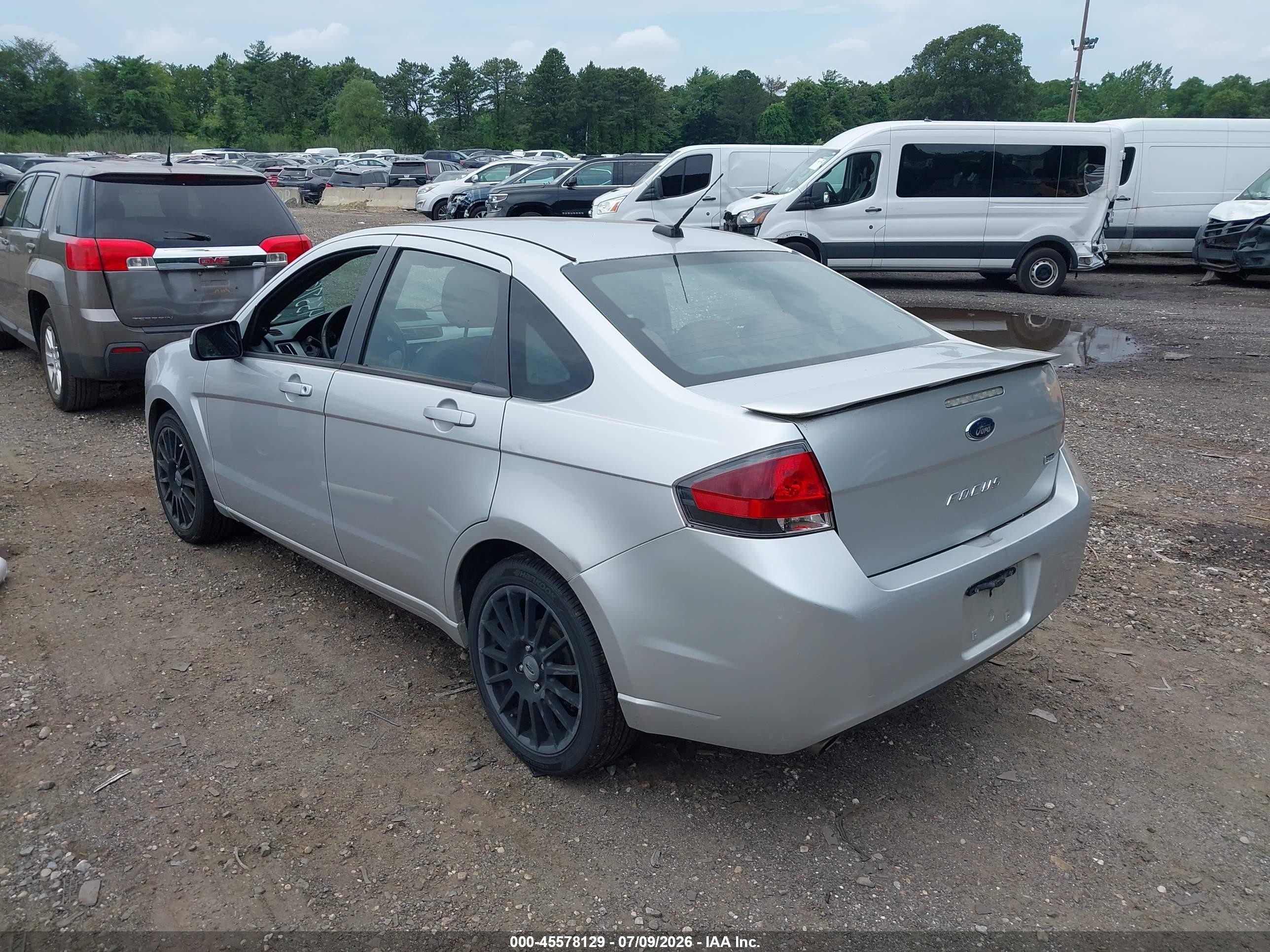 2010 Ford Focus Ses Silver vin: 1FAHP3GN1AW284972