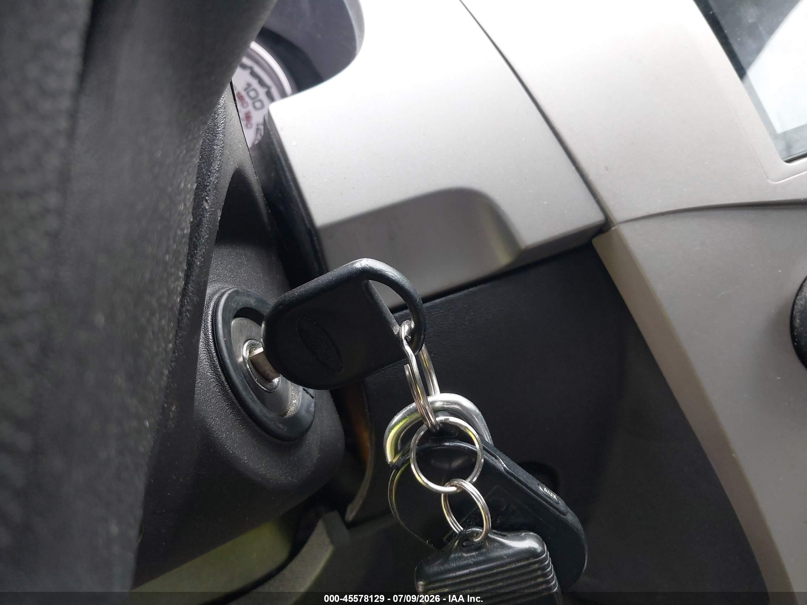 2010 Ford Focus Ses Silver vin: 1FAHP3GN1AW284972