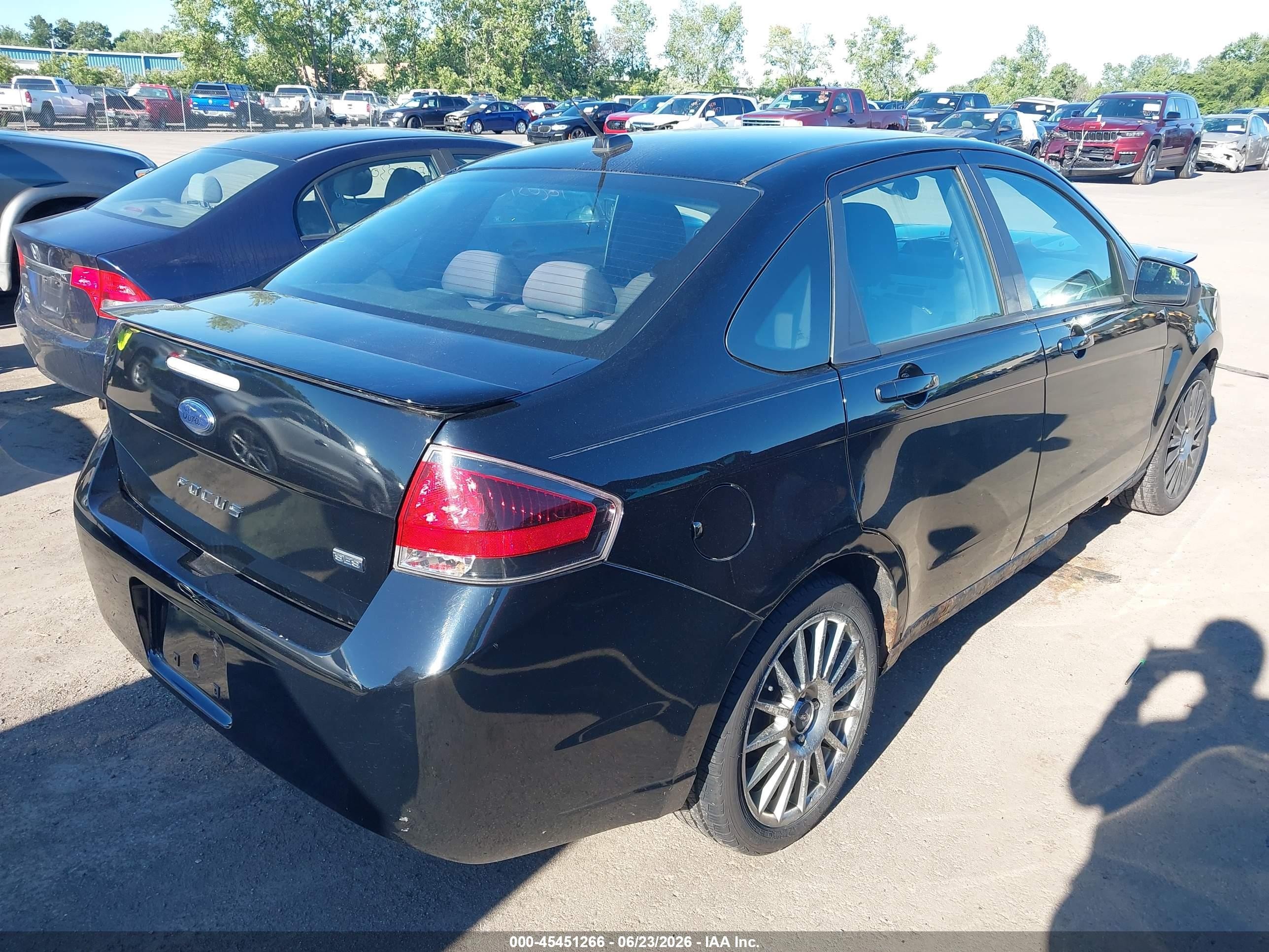 2011 Ford Focus Ses Black vin: 1FAHP3GN1BW134359