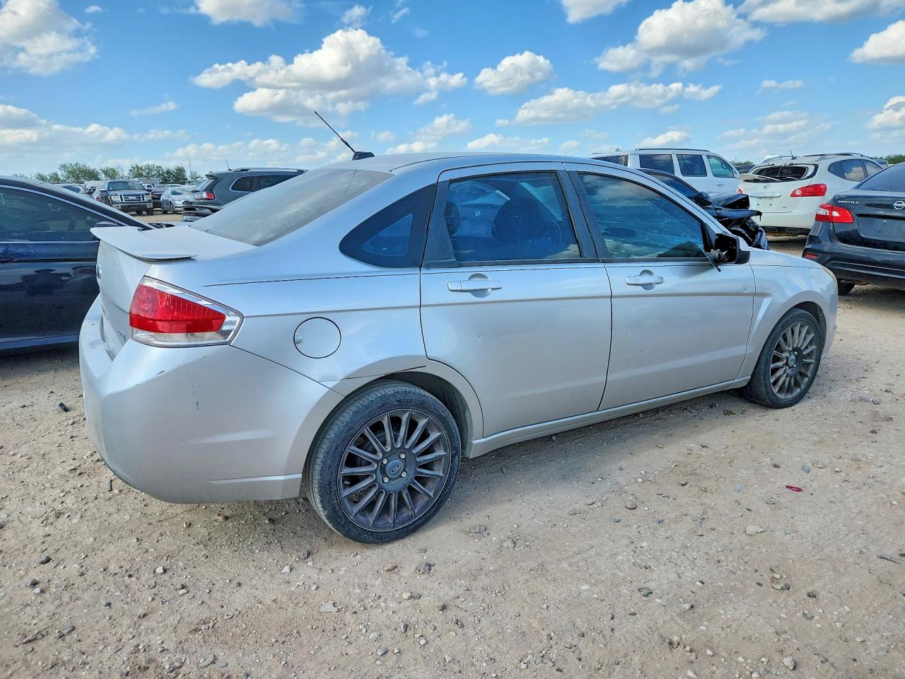 2010 Ford Focus Ses Silver vin: 1FAHP3GN2AW174223