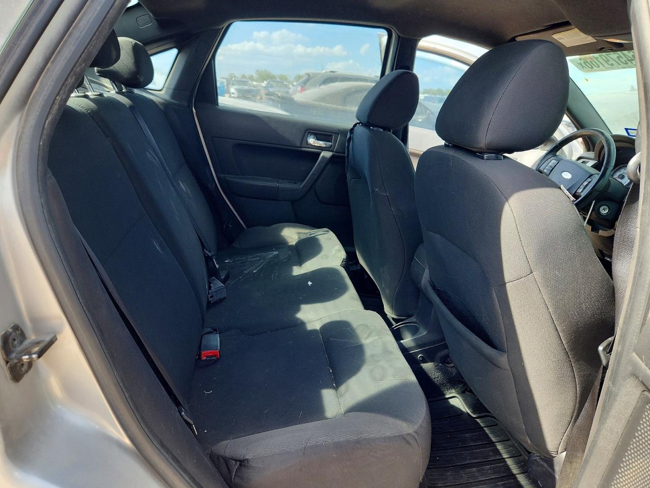 2010 Ford Focus Ses Silver vin: 1FAHP3GN2AW174223