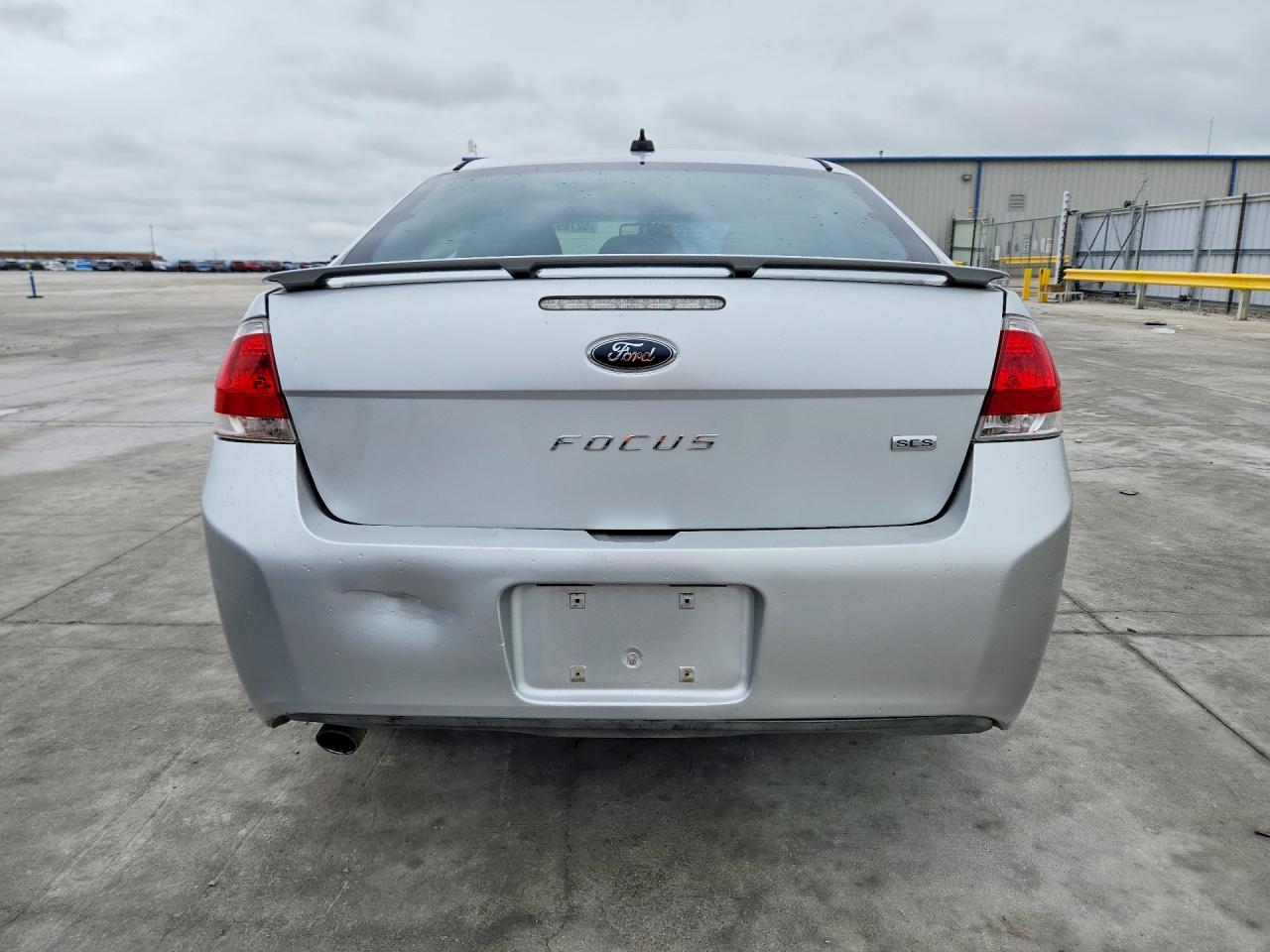 2010 Ford Focus Ses Silver vin: 1FAHP3GN2AW296130