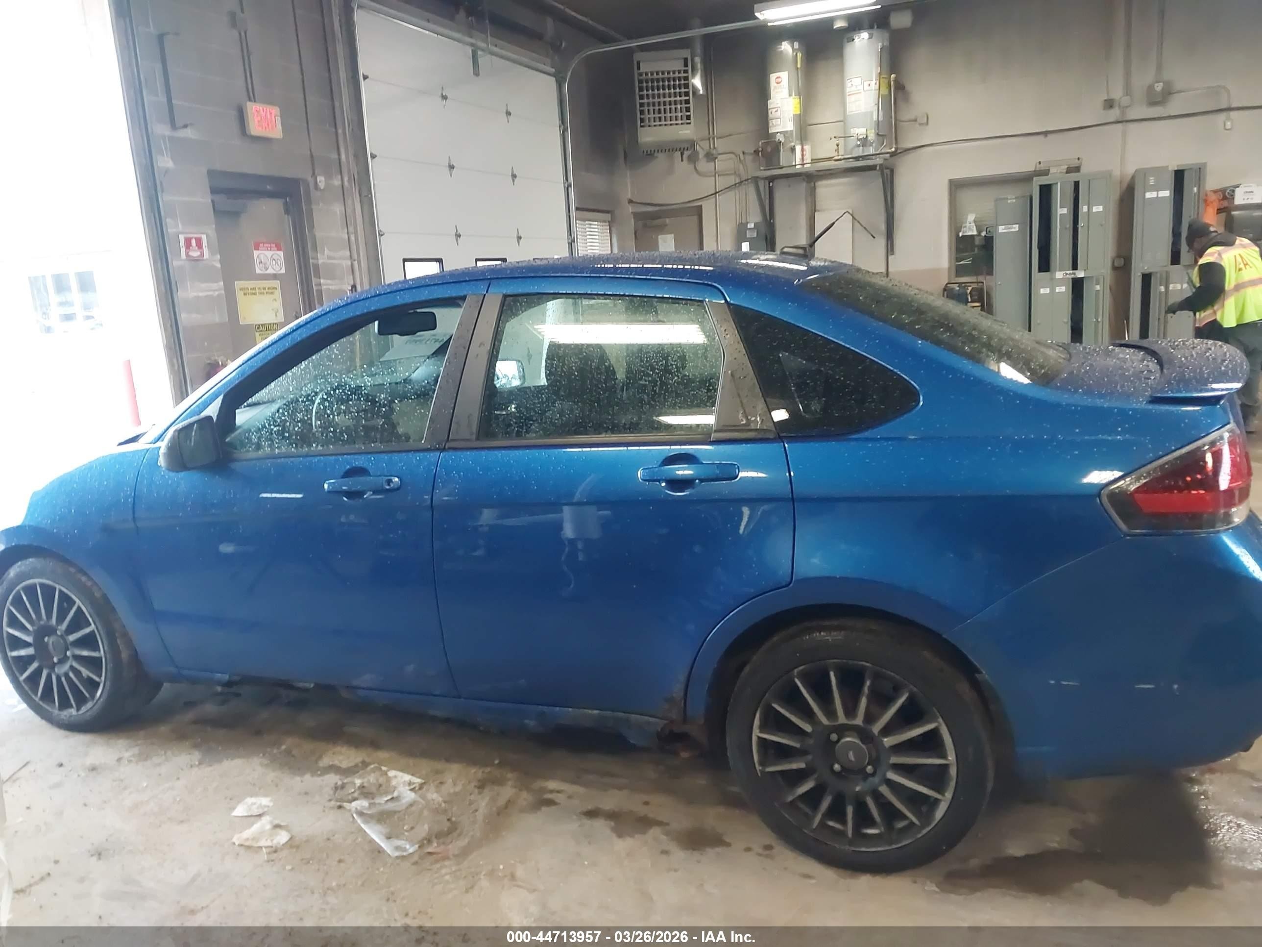 2010 Ford Focus Ses Blue vin: 1FAHP3GN4AW200398