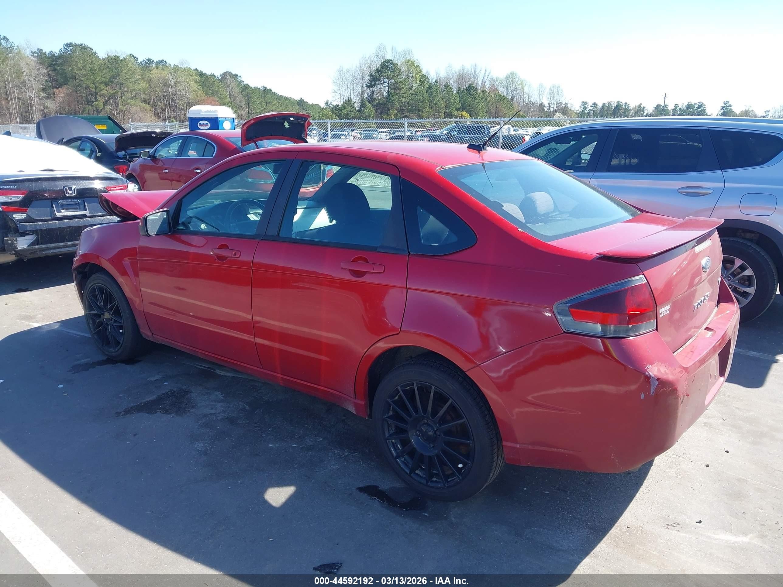 2011 Ford Focus Ses Red vin: 1FAHP3GN4BW143217